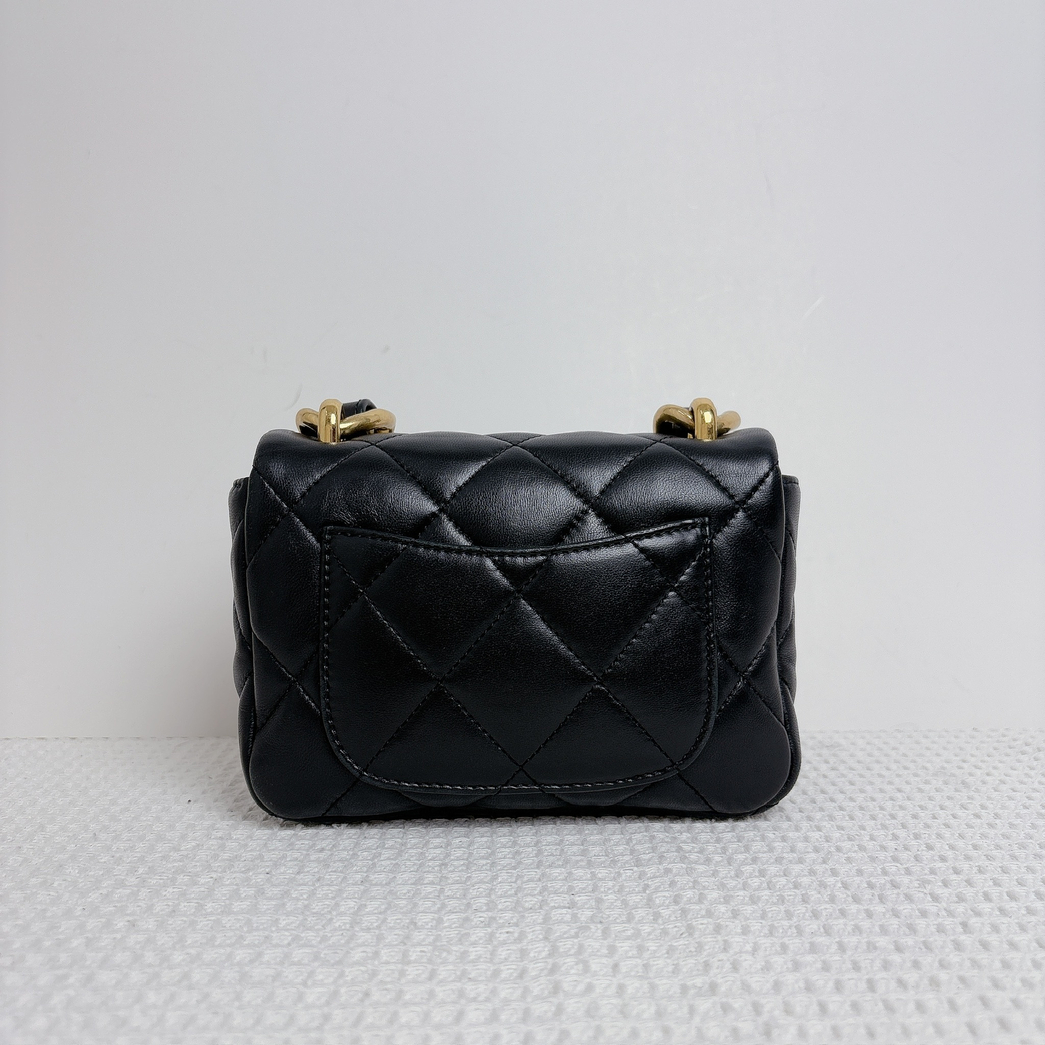 Chanel 22s Flap Bag - Black / Ghw