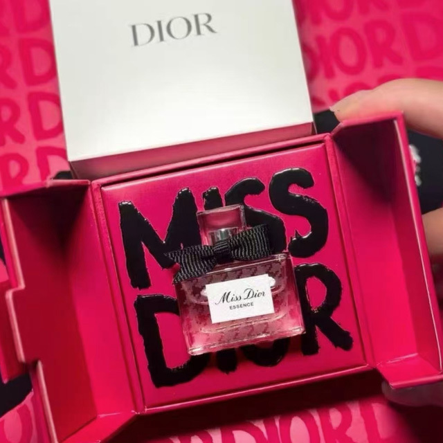 DIOR 2025 最新Miss Dior Essence 馥郁香精 5ml 限量禮盒版