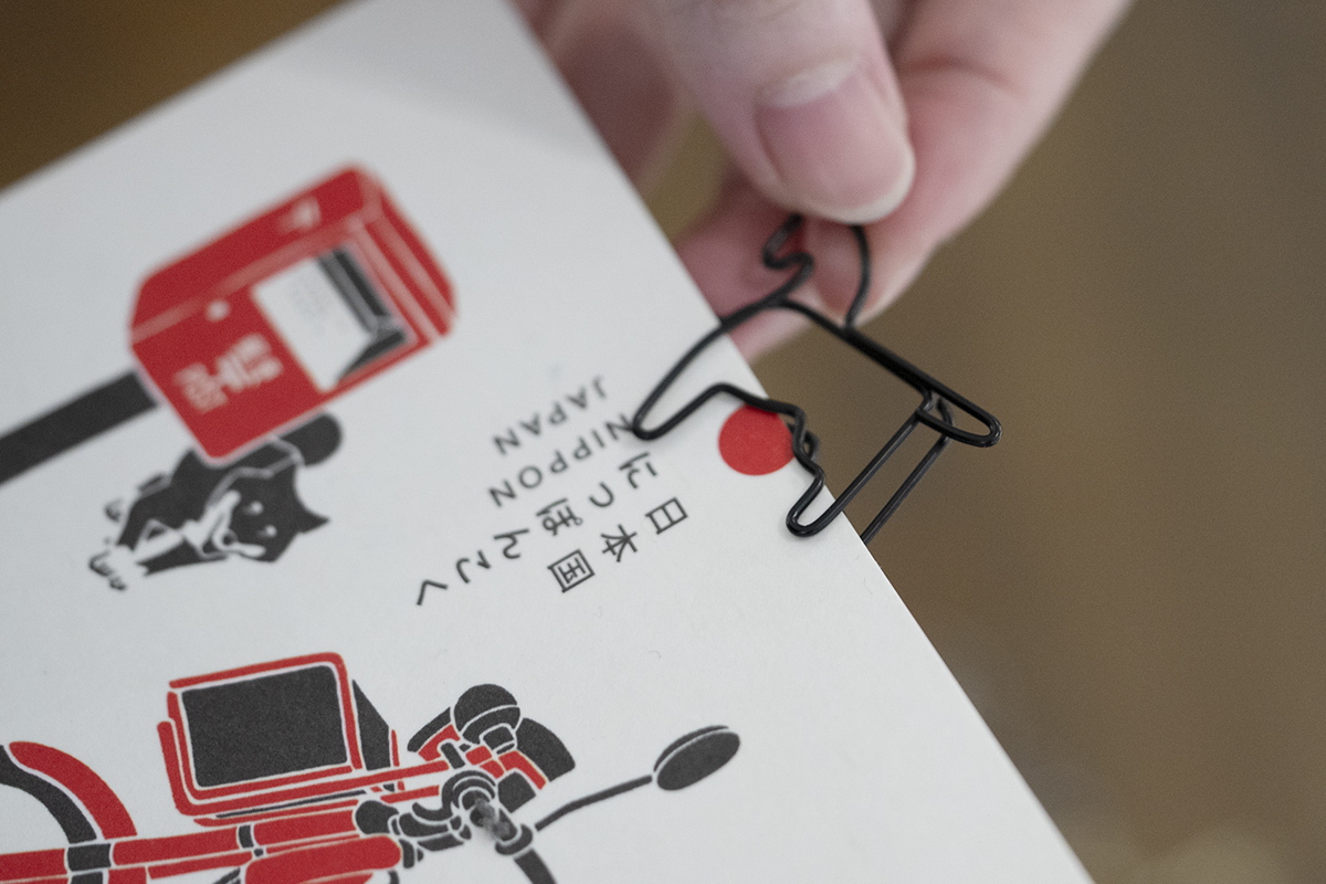 黑色迴紋針,兼具迴紋針與書籤,馬到成功造型迴紋針