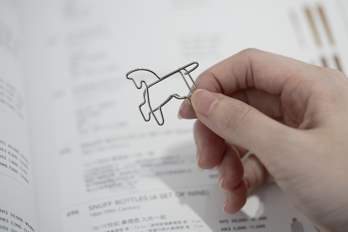 銀色迴紋針,兼具迴紋針與書籤,馬到成功造型迴紋針