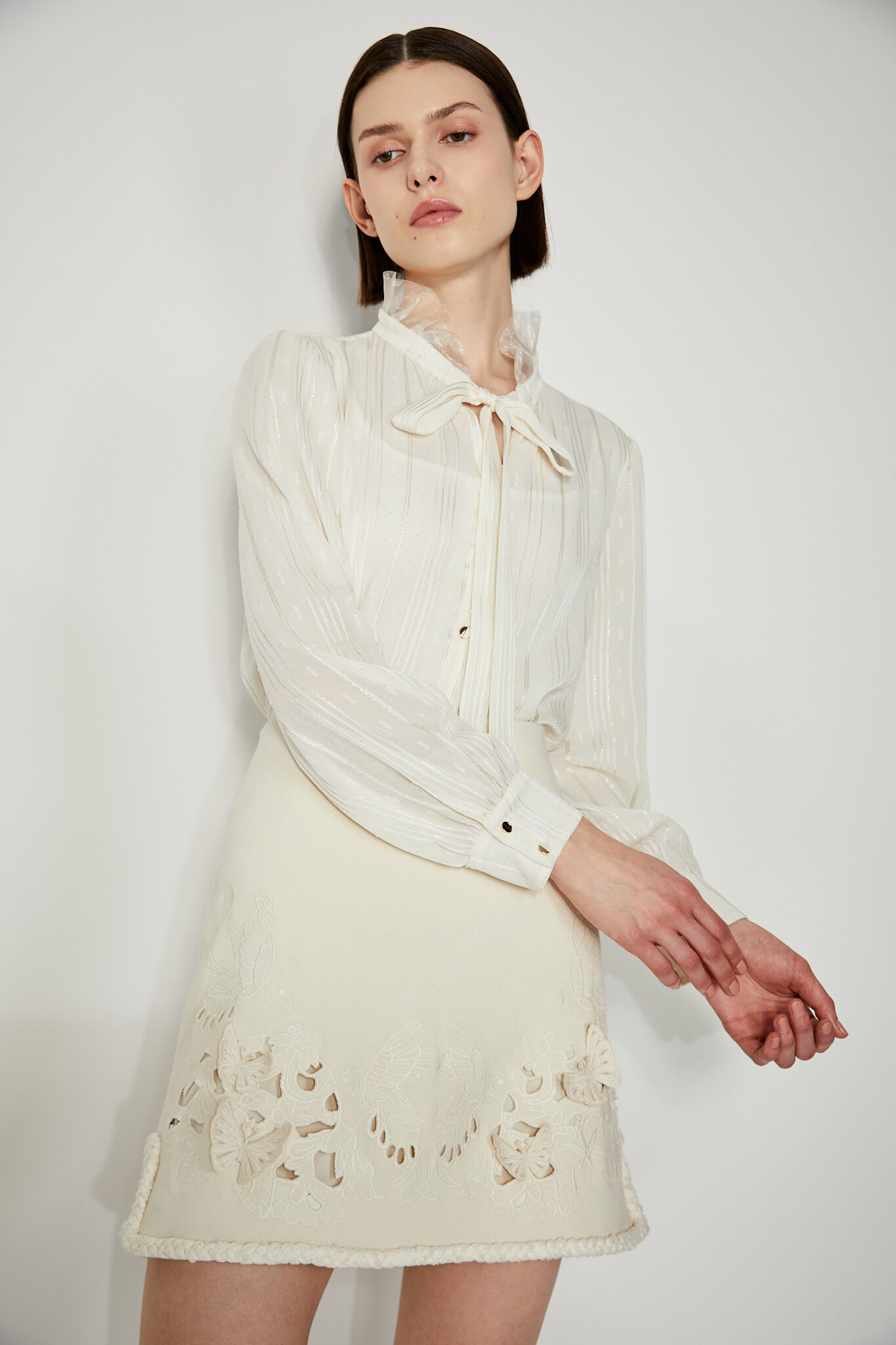 BC15003C1 重工蝴蝶大孔洞刺繡牛仔短A裙