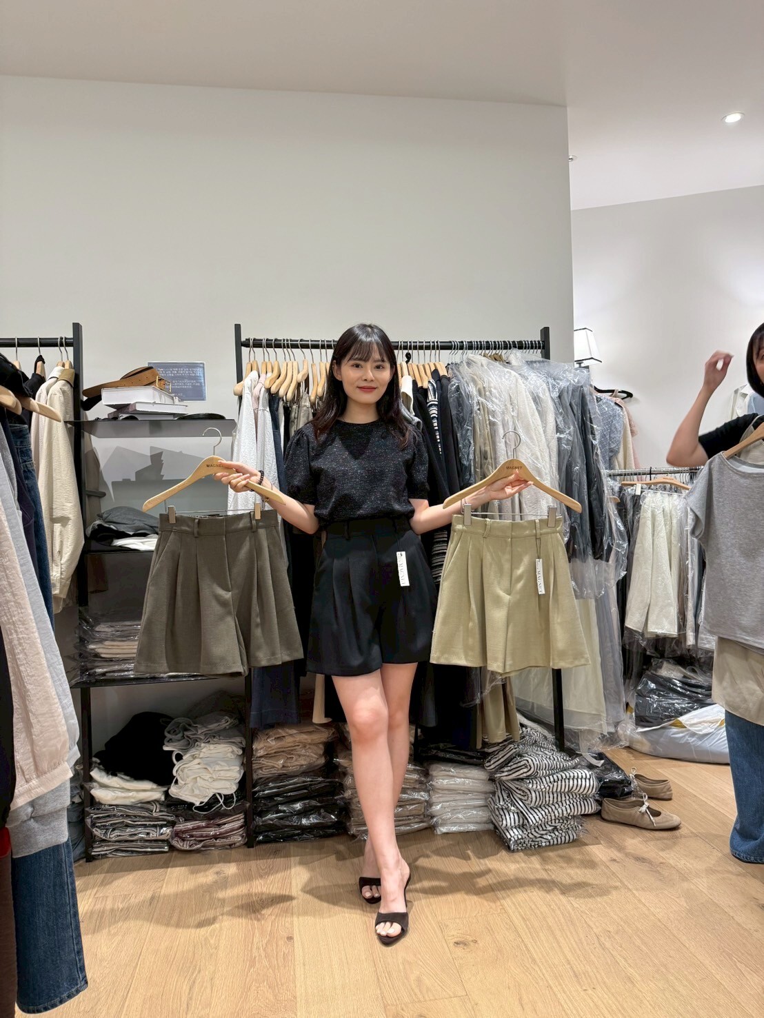 MN5004 秋日感壓摺後橡筋短褲-杏色  *特價* (優惠碼同充值購物金不適用)