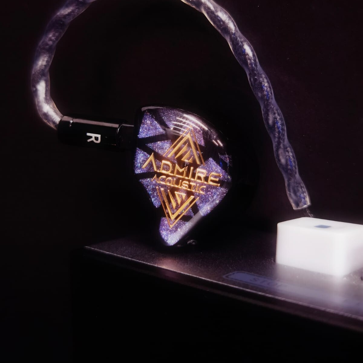 Admire Acoustic – NOVA 發燒級入耳式耳機 | 13單元, 4個小平面振膜, 4個高頻動鐵, 4個中頻動鐵, 1個10mm動圈單元