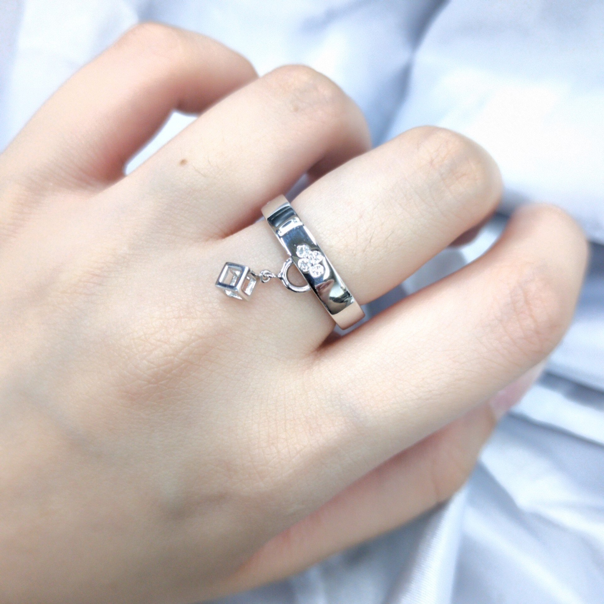 18K White Gold 0.05ct Diamond Ring