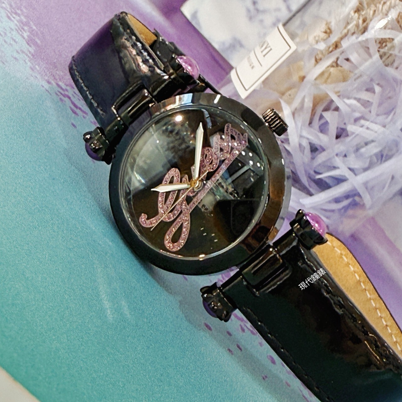 【Guess】時尚摩登率性漆皮腕錶GWW0057L6 33mm 現代鐘錶