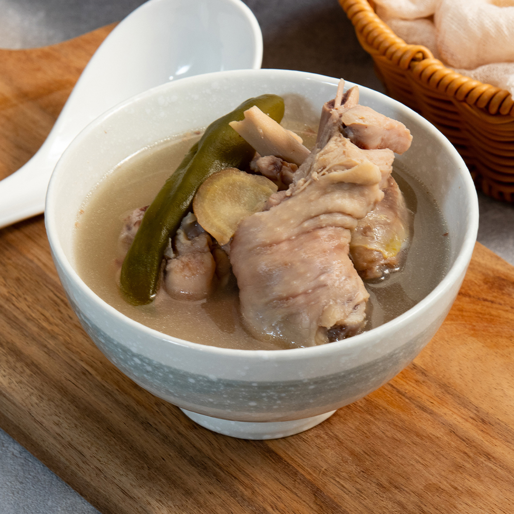 剝皮辣椒雞湯