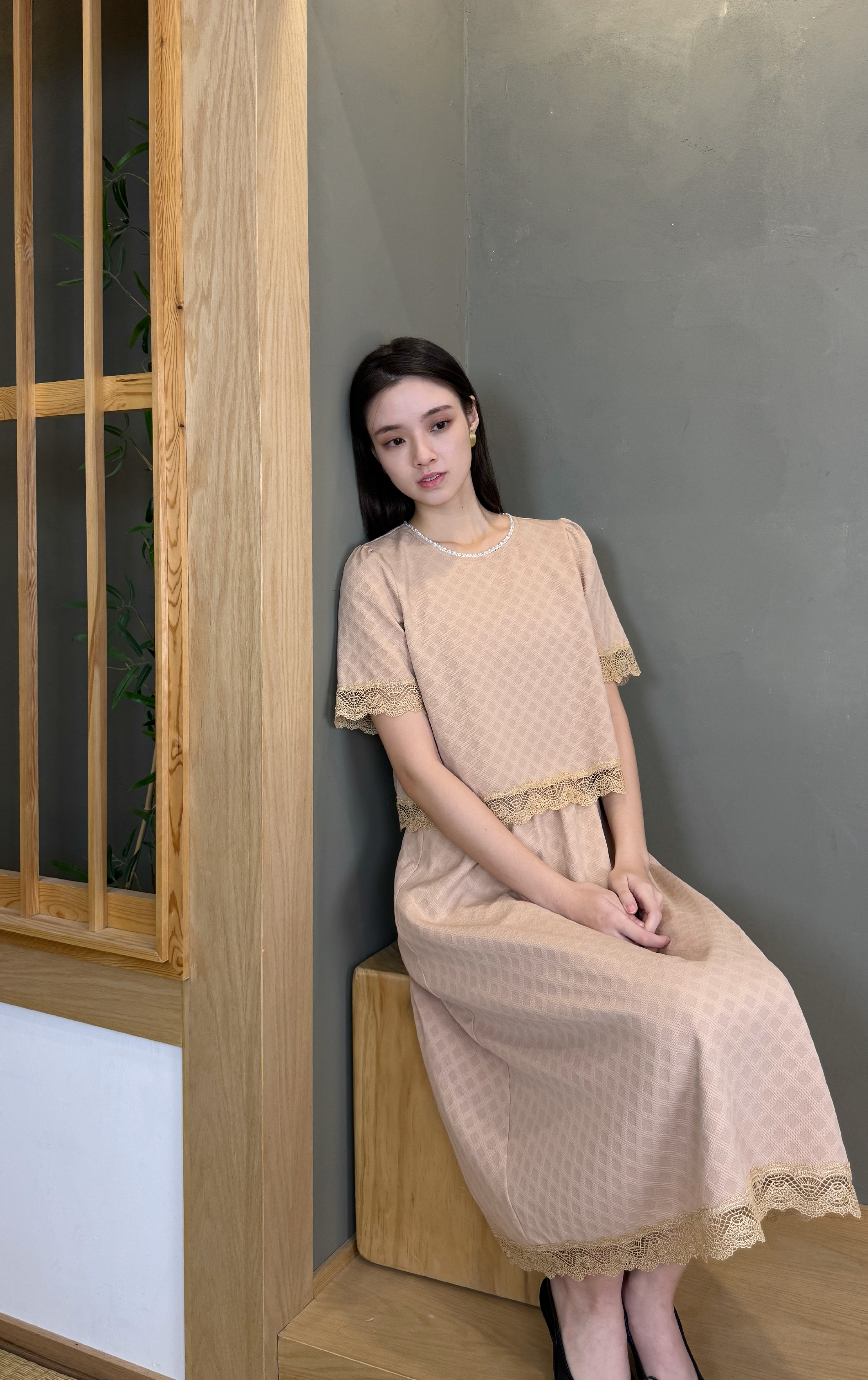 暗紋花邊上衣 SH0271