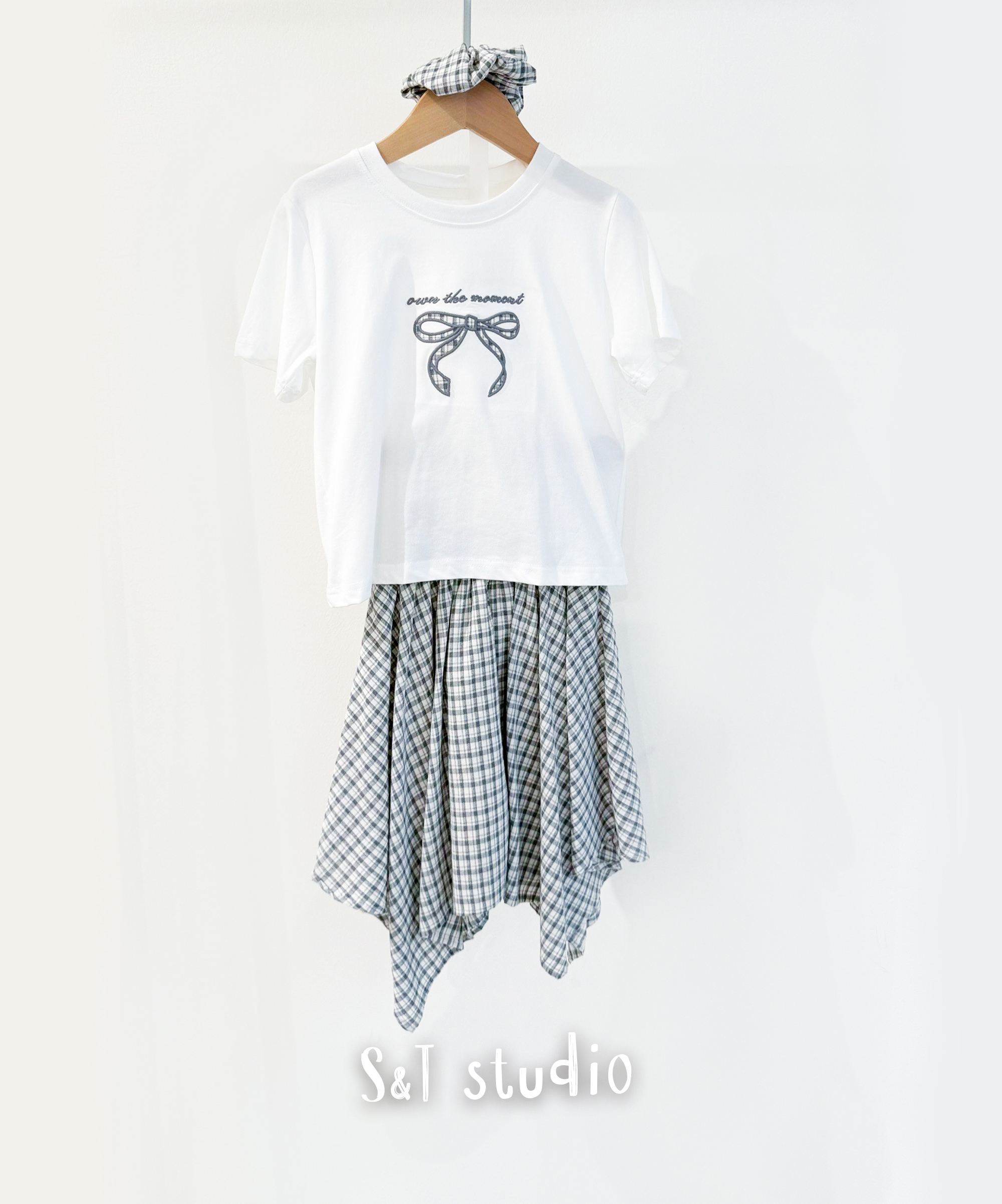 刺繡蝴蝶結上衣×格紋裙兩件式套裝-加贈髮圈(110-140)