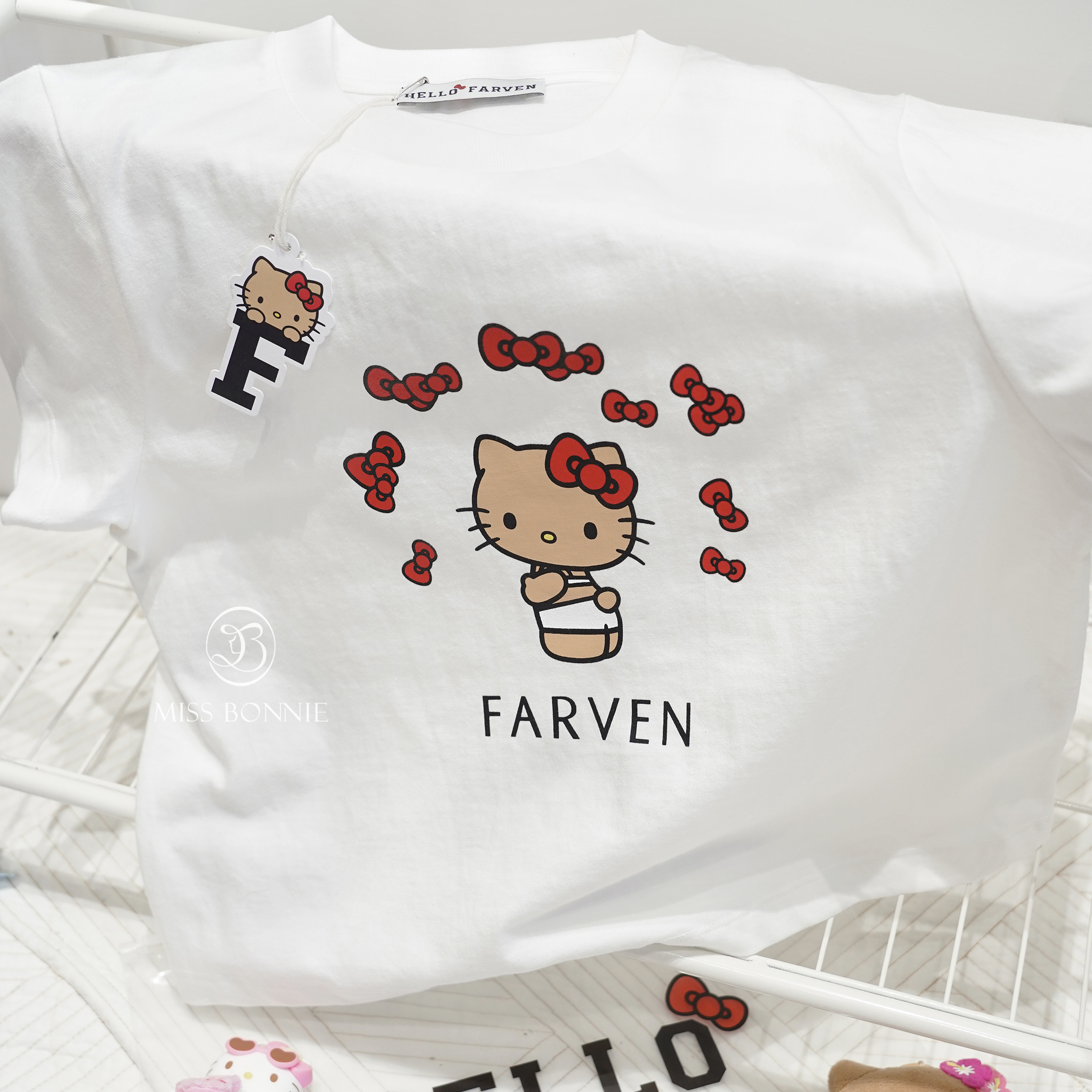 Farven蝴蝶結黑皮Kitty短版短袖T(現貨)