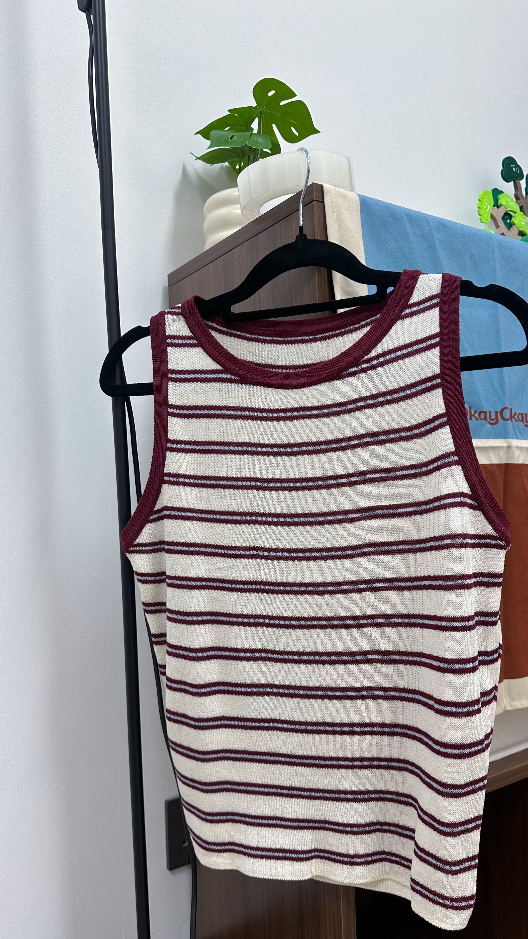 紅色間條冷背心