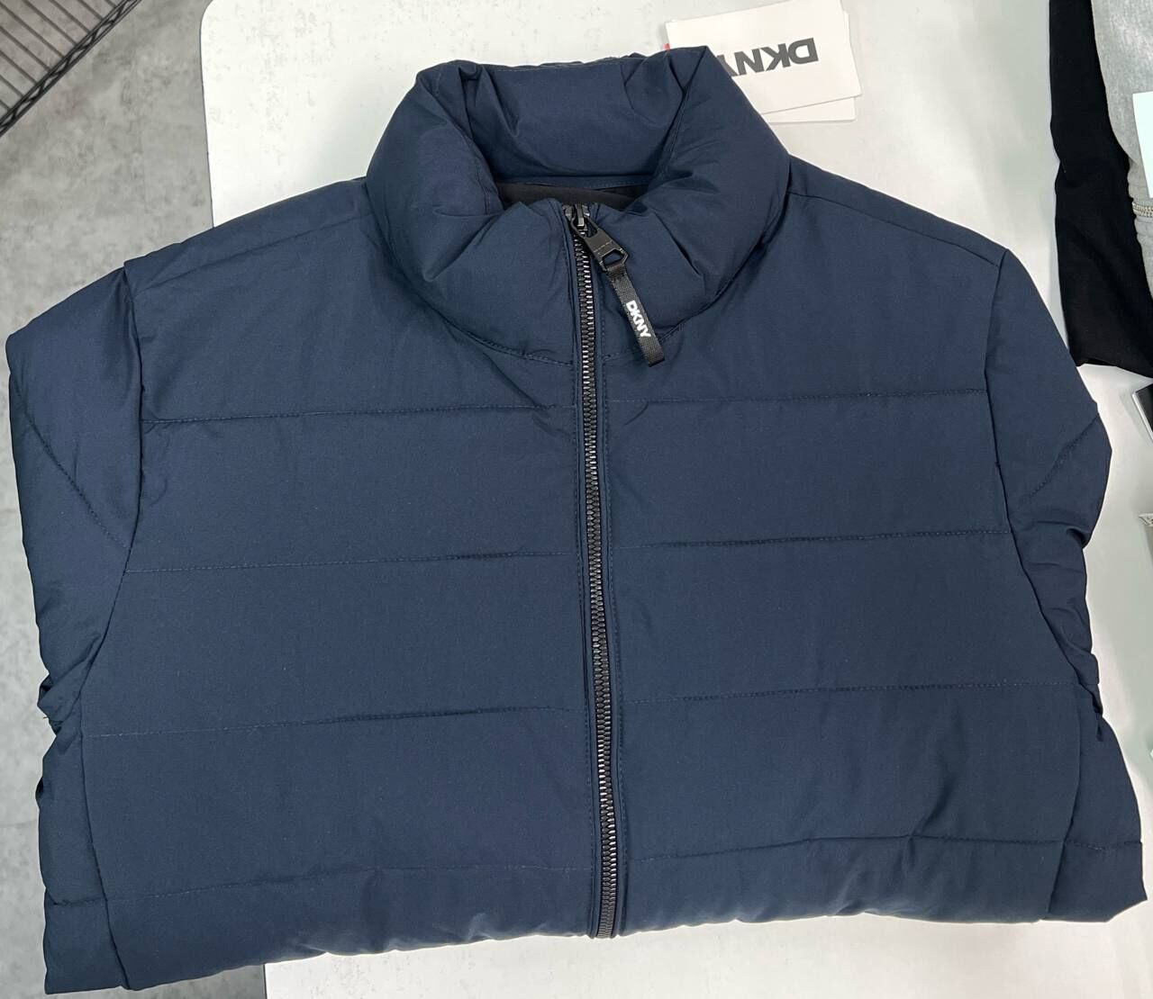 [S] DKNY TRUE NAVY IRON STRETCH PUFFER JACKET, DXR55297-TN0 (SD1490)
