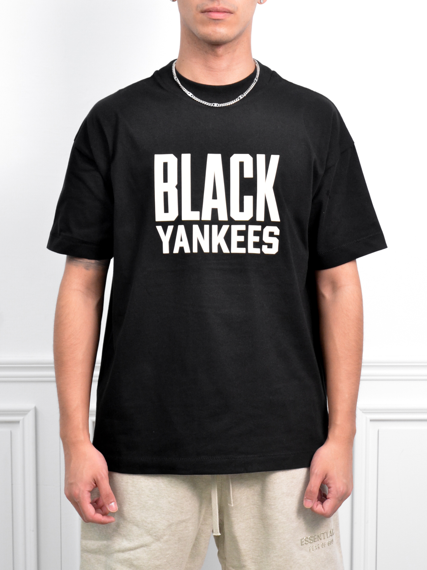 Fear Of God Essentials x MLB Black Yankees Tee 聯名黑色短袖上衣