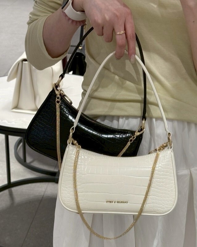 CHARLES & KEITH 小CK Elspeth 鱷魚紋肩背包 斜背包 腋下包 鍊條包