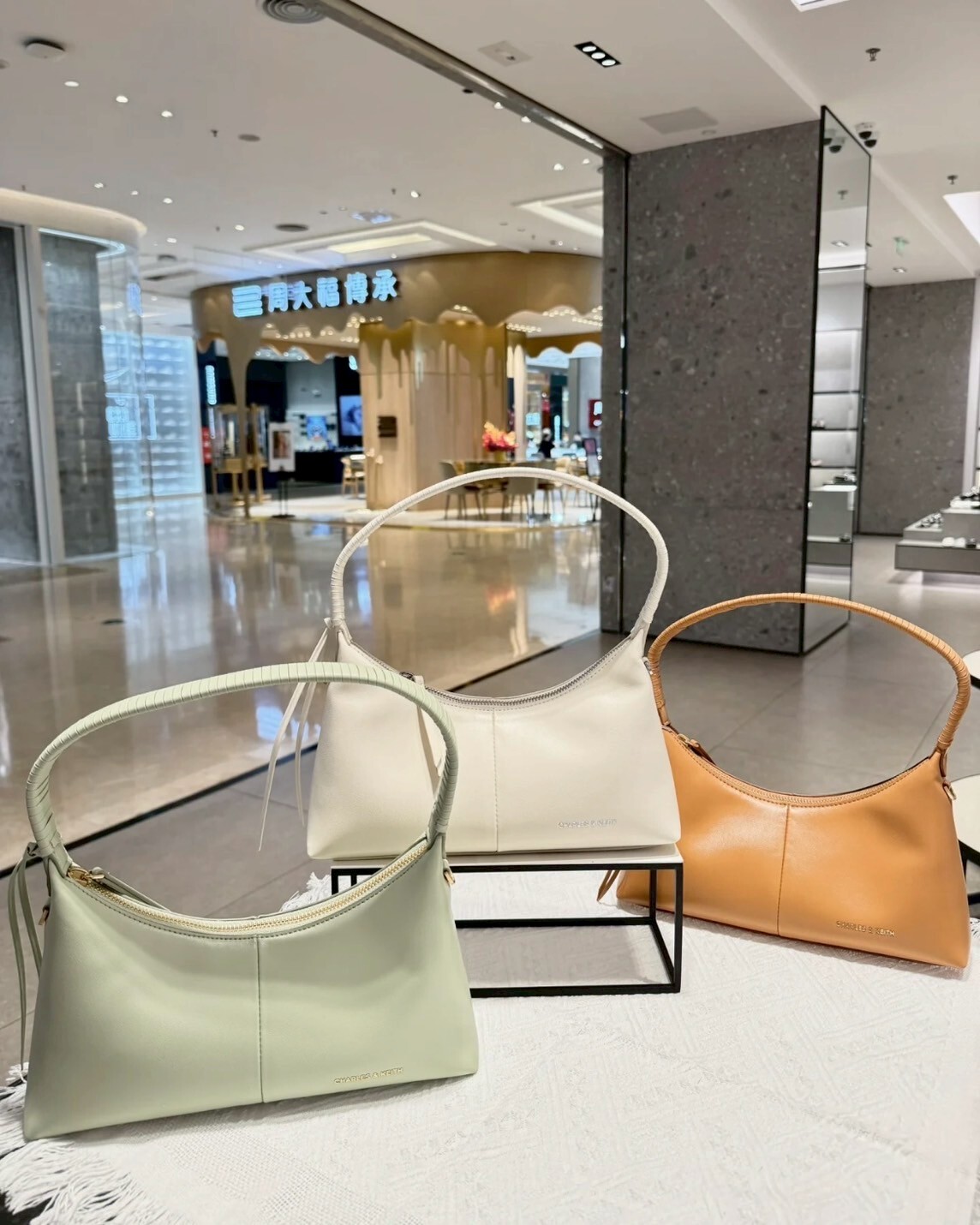 CHARLES & KEITH 小CK Simone 肩背包 斜背包 腋下包 共3色