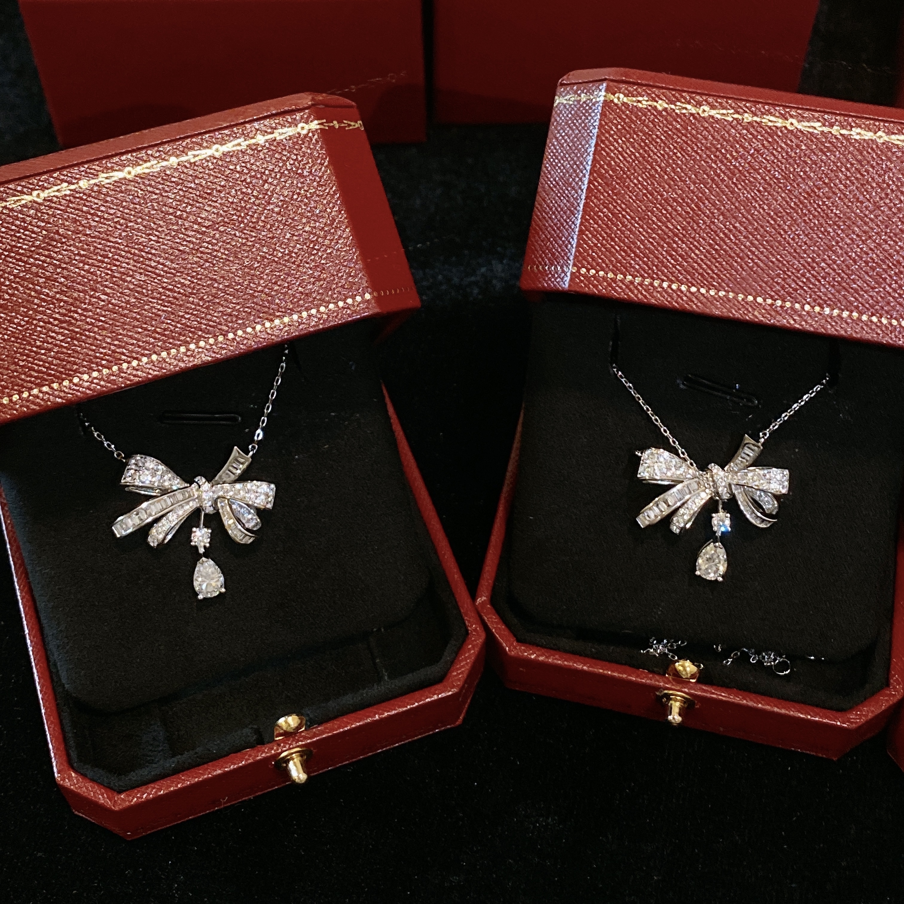 BOW moissanite diamond necklace