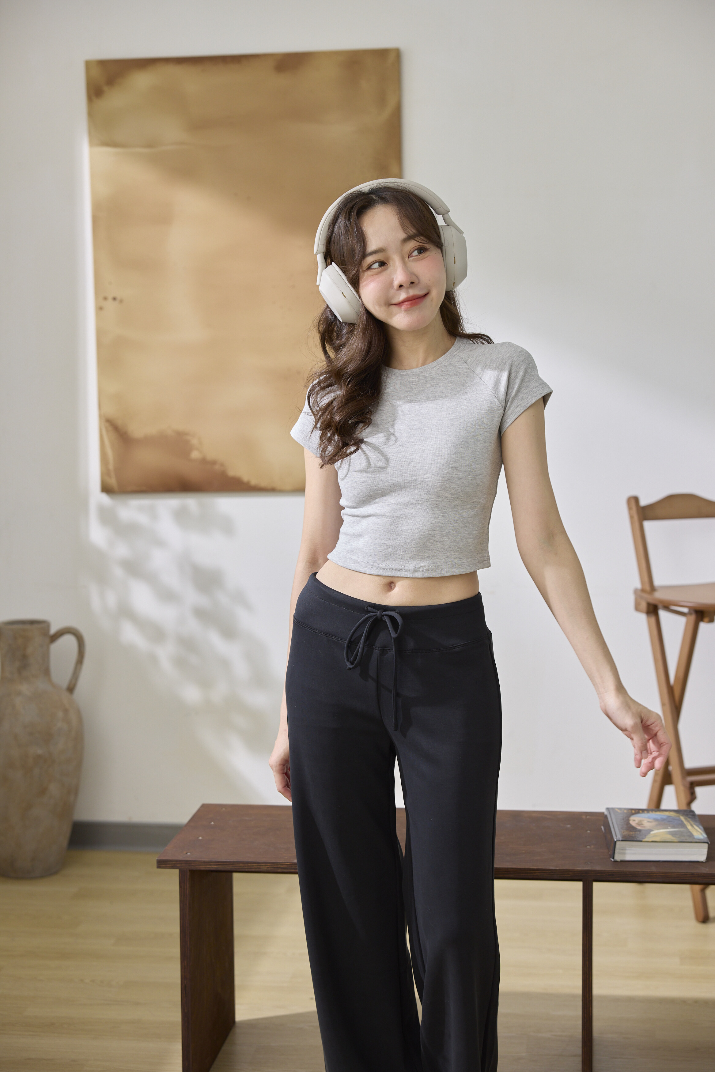 柔弧肩線短T(淺灰)