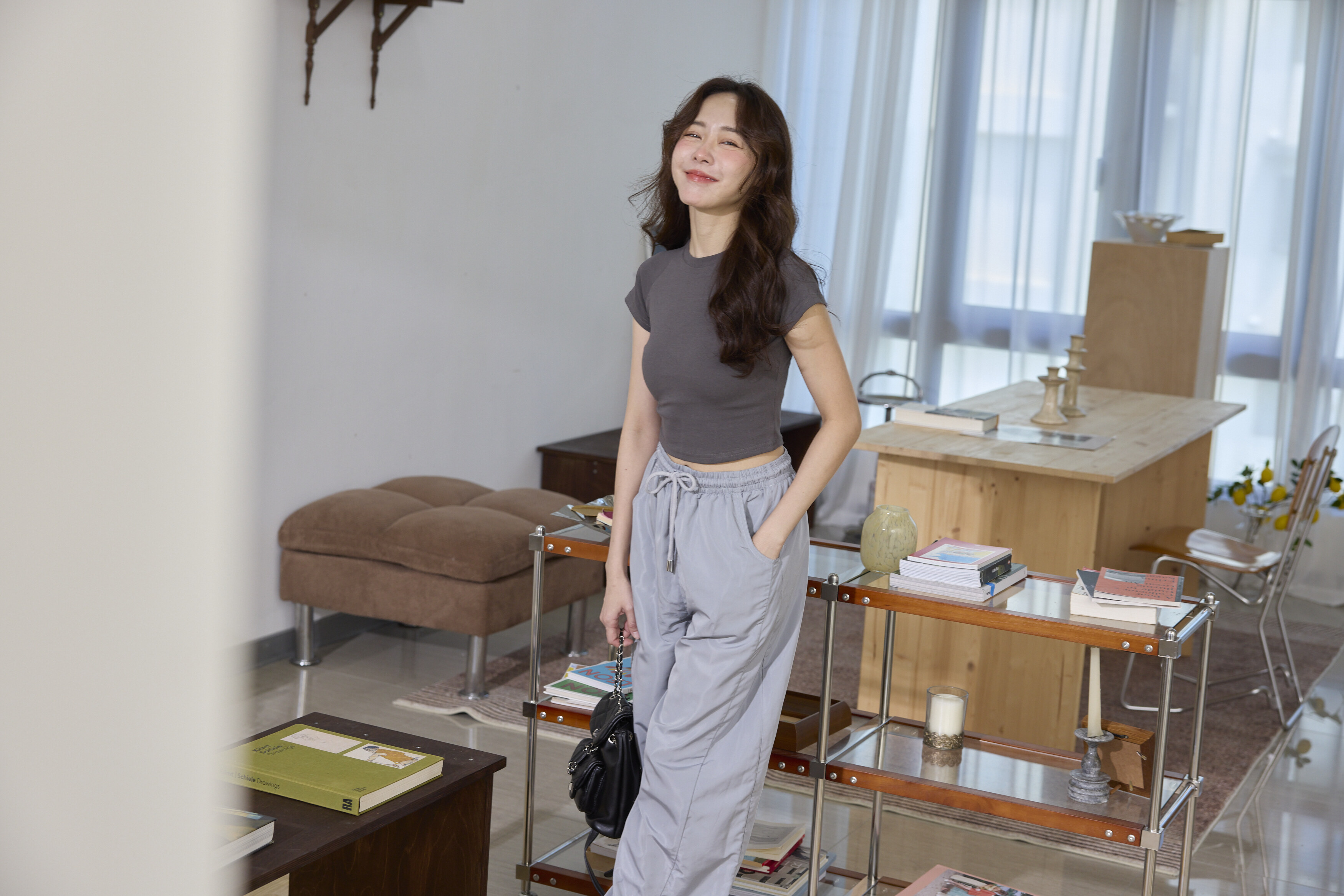 柔弧肩線短T(深灰)