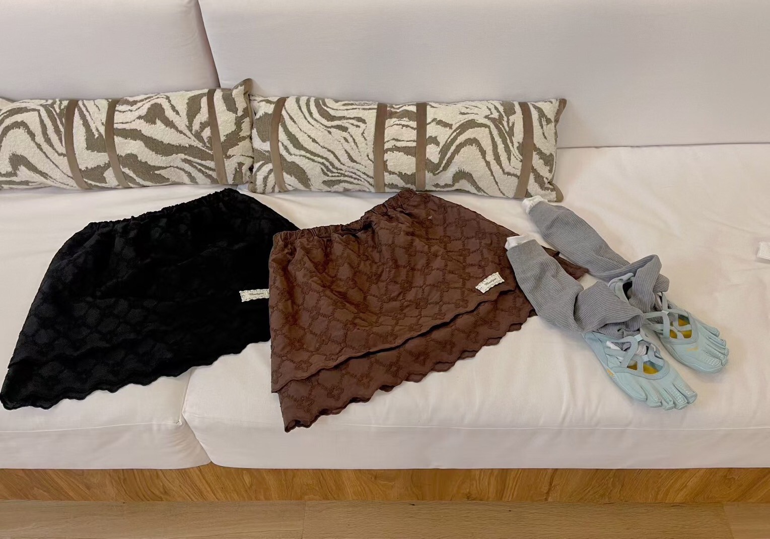 標籤雙層刺繡短裙