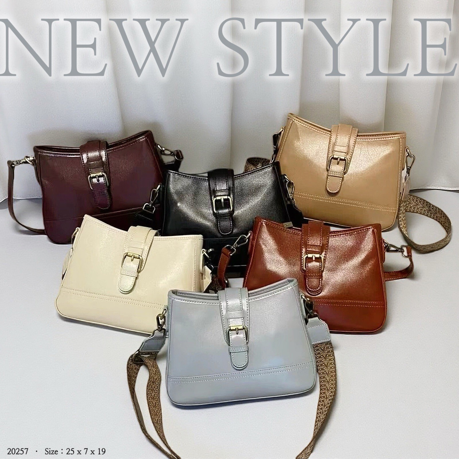 20257-韓國植鞣牛皮馬銜扣肩背包