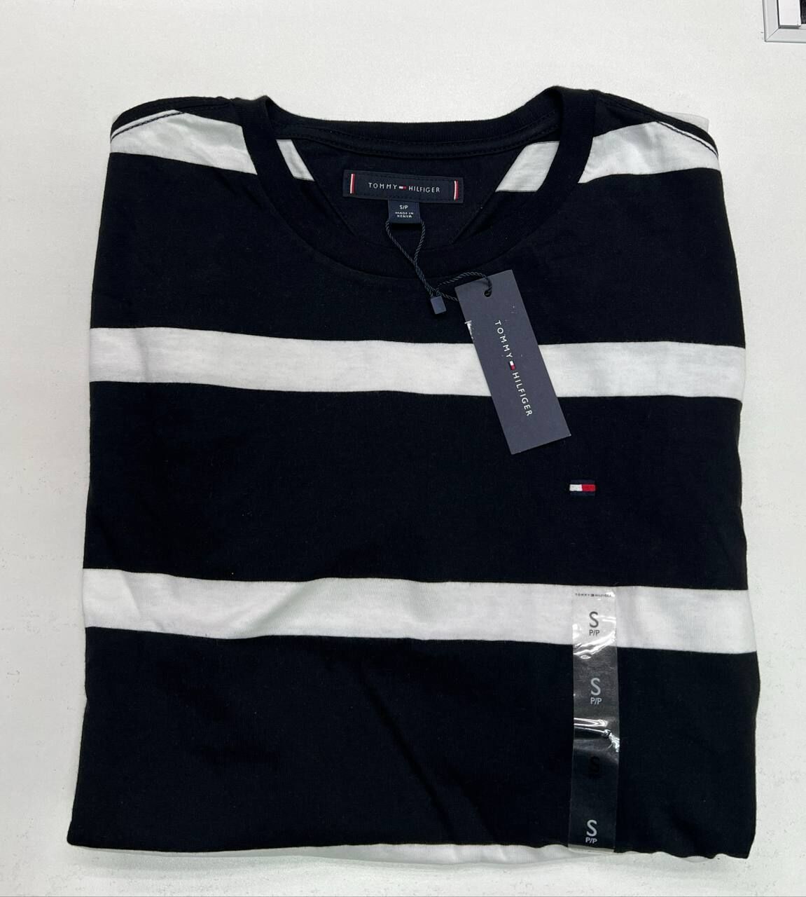 [S] TOMMY HILFIGER BLACK STRIPE T-SHIRT, XM04243-001 (STH1386)