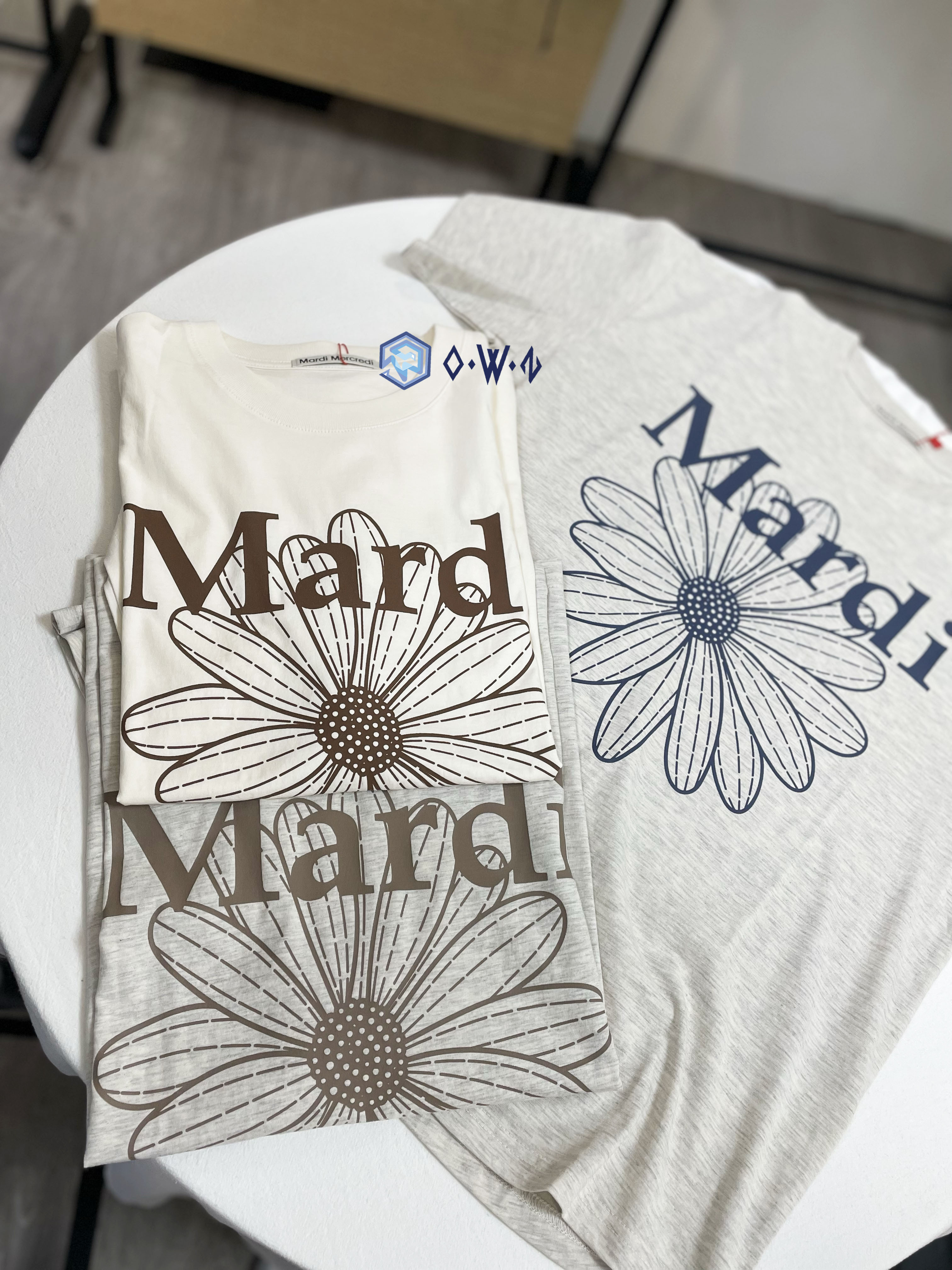 【OWN】Mardi Mercredi 短袖上衣 雛菊 花花 新款 韓國限定 單一尺寸 燕麥藍 燕麥褐 奶油咖