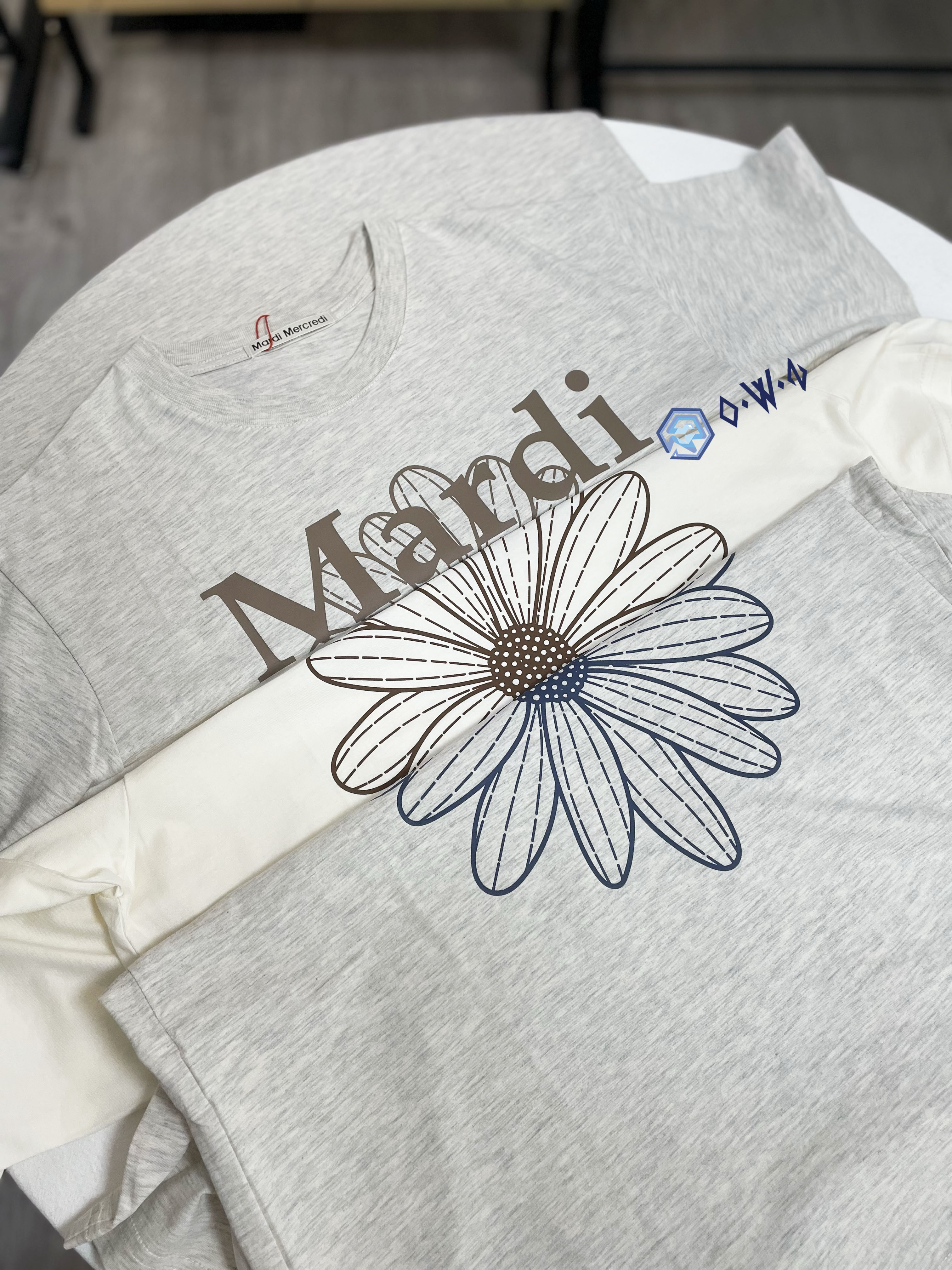 【OWN】Mardi Mercredi 短袖上衣 雛菊 花花 新款 韓國限定 單一尺寸 燕麥藍 燕麥褐 奶油咖