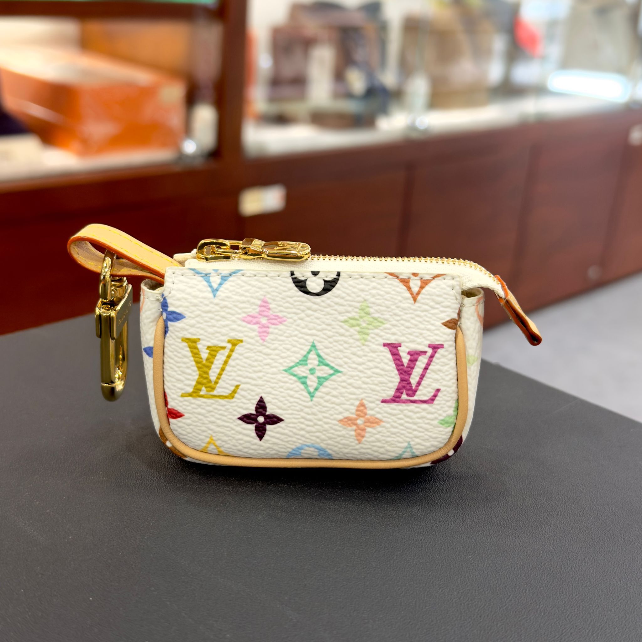 全新LV 零錢包/鎖匙包 M02460 村上隆白三彩包掛扣 #BRAND NEW #香榭站正品