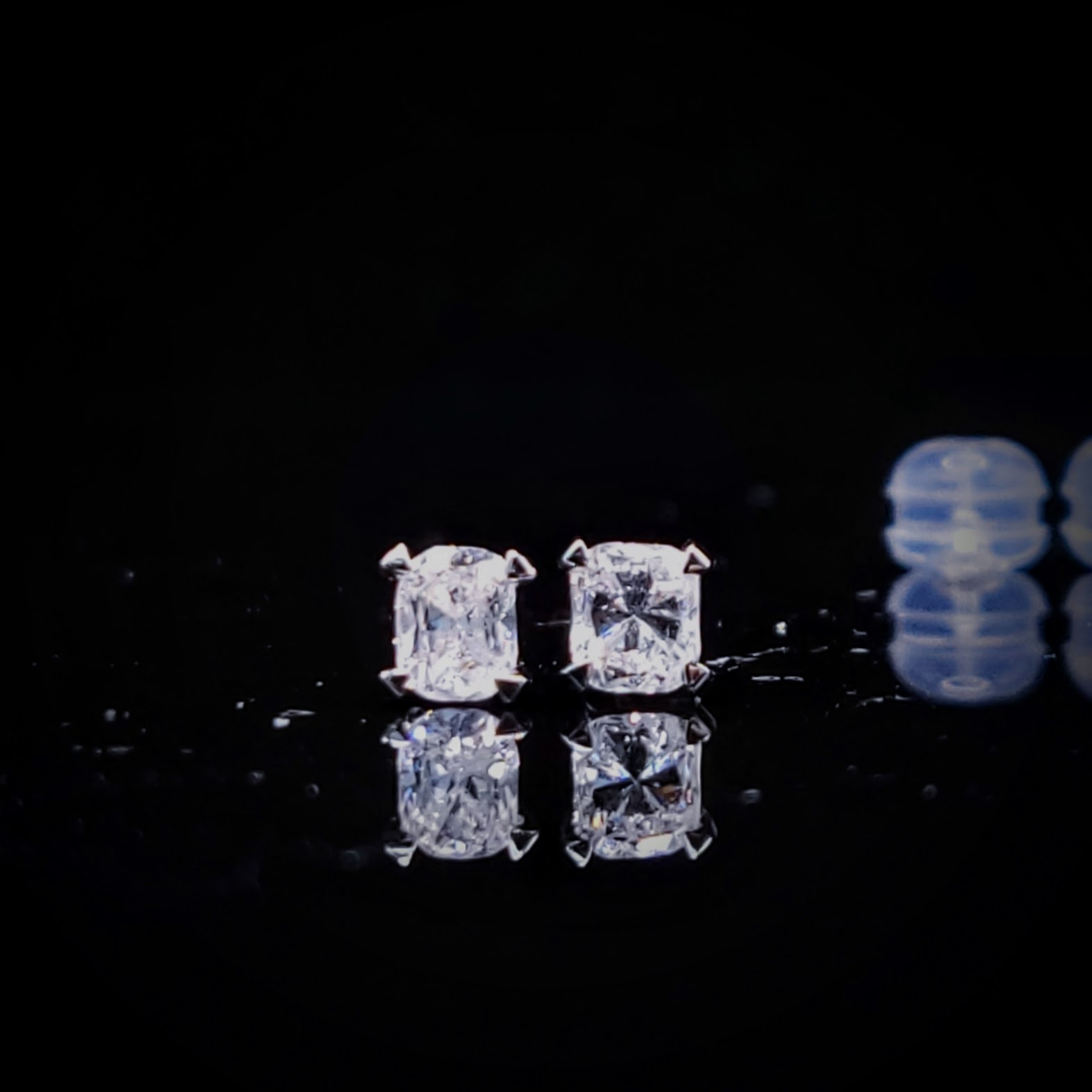 18K White Gold 0.54ct Cushion Cut Diamond Earrings