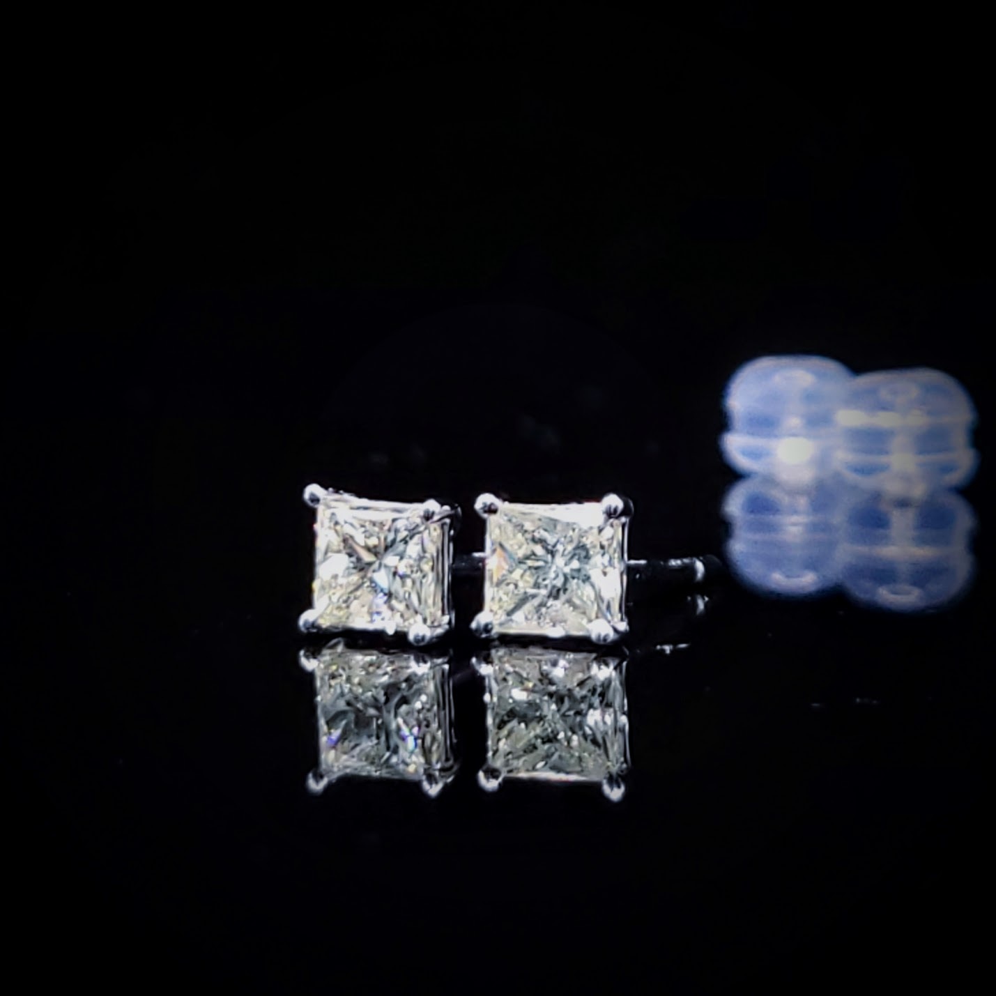 18K White Gold 0.73ct Princess Cut Diamond Earrings