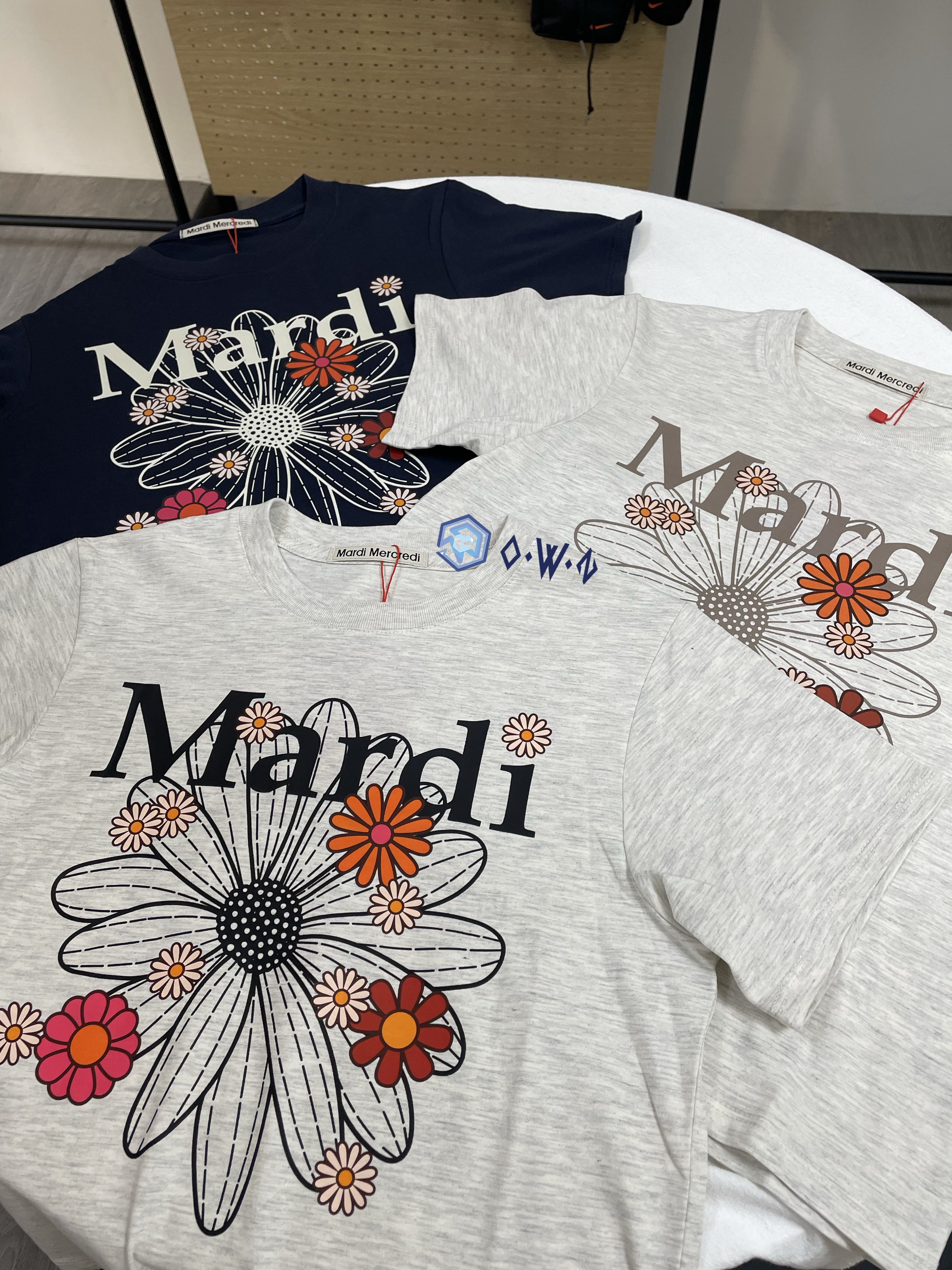 【OWN】Mardi Mercredi 短袖上衣 雛菊 花花 短版 碎花 單一尺寸 燕麥黑 深藍 燕麥褐