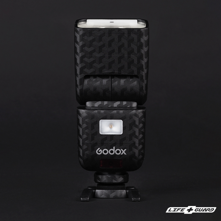 LIFE+GUARD 閃光燈貼膜背面安裝示意，適用 Godox V480