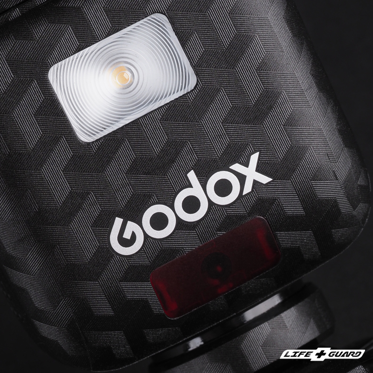 Godox V480 閃光燈貼膜特寫，LIFE+GUARD 黑色箭影風格