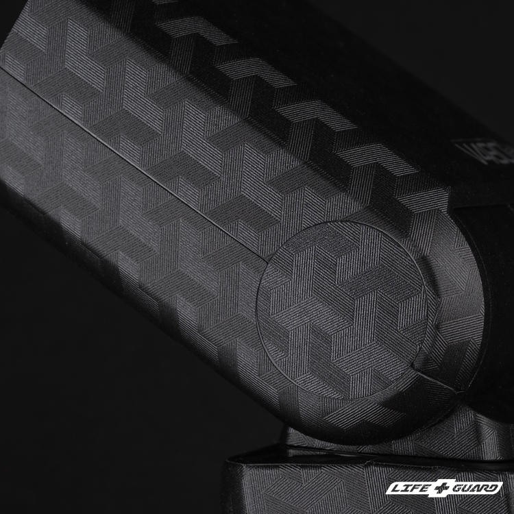 Godox V480 閃光燈貼膜側面展示圖，LIFE+GUARD 黑色箭影風格