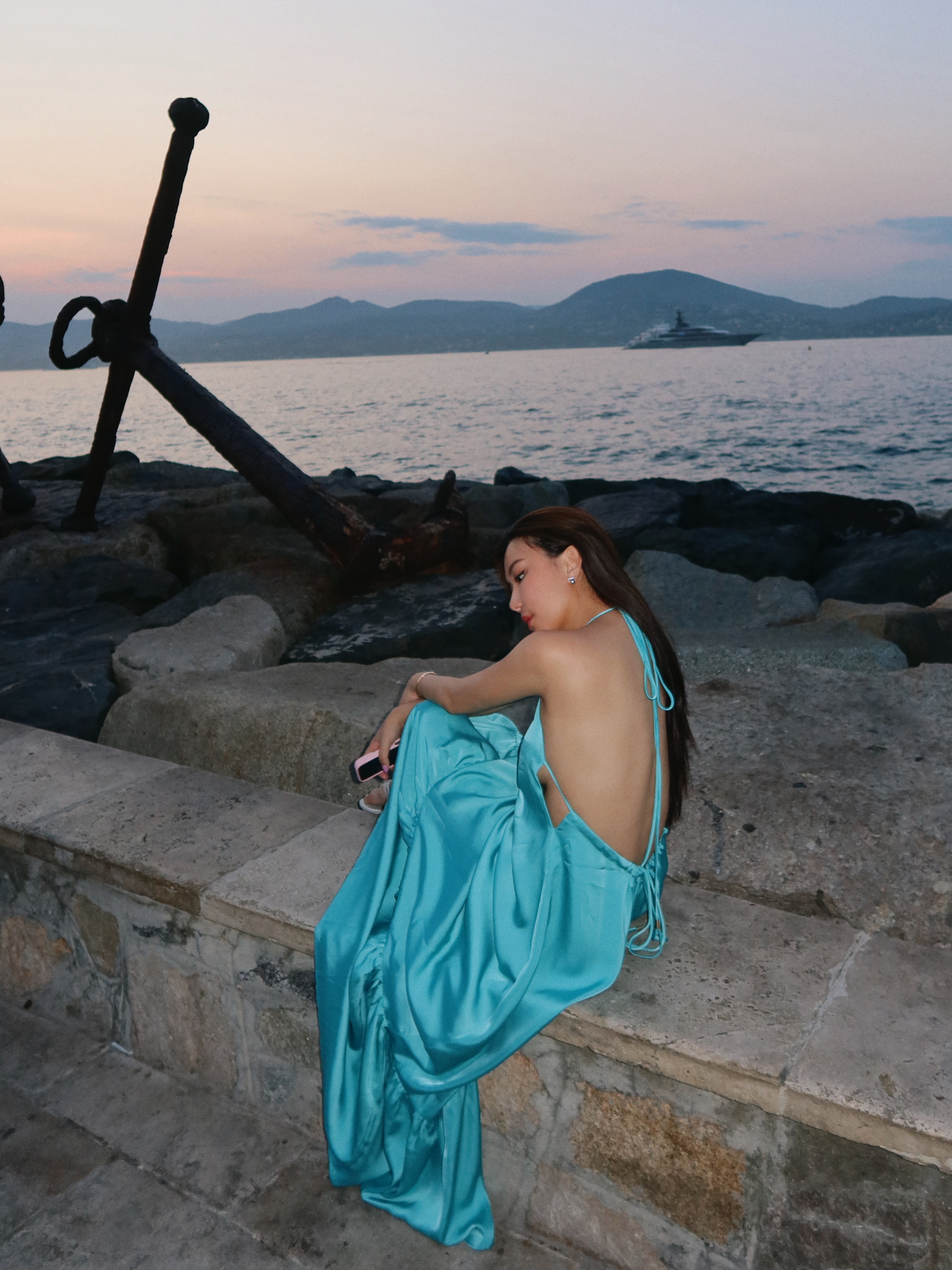 Fallen Moonlight 月下微光 綁帶大露背緞面洋裝