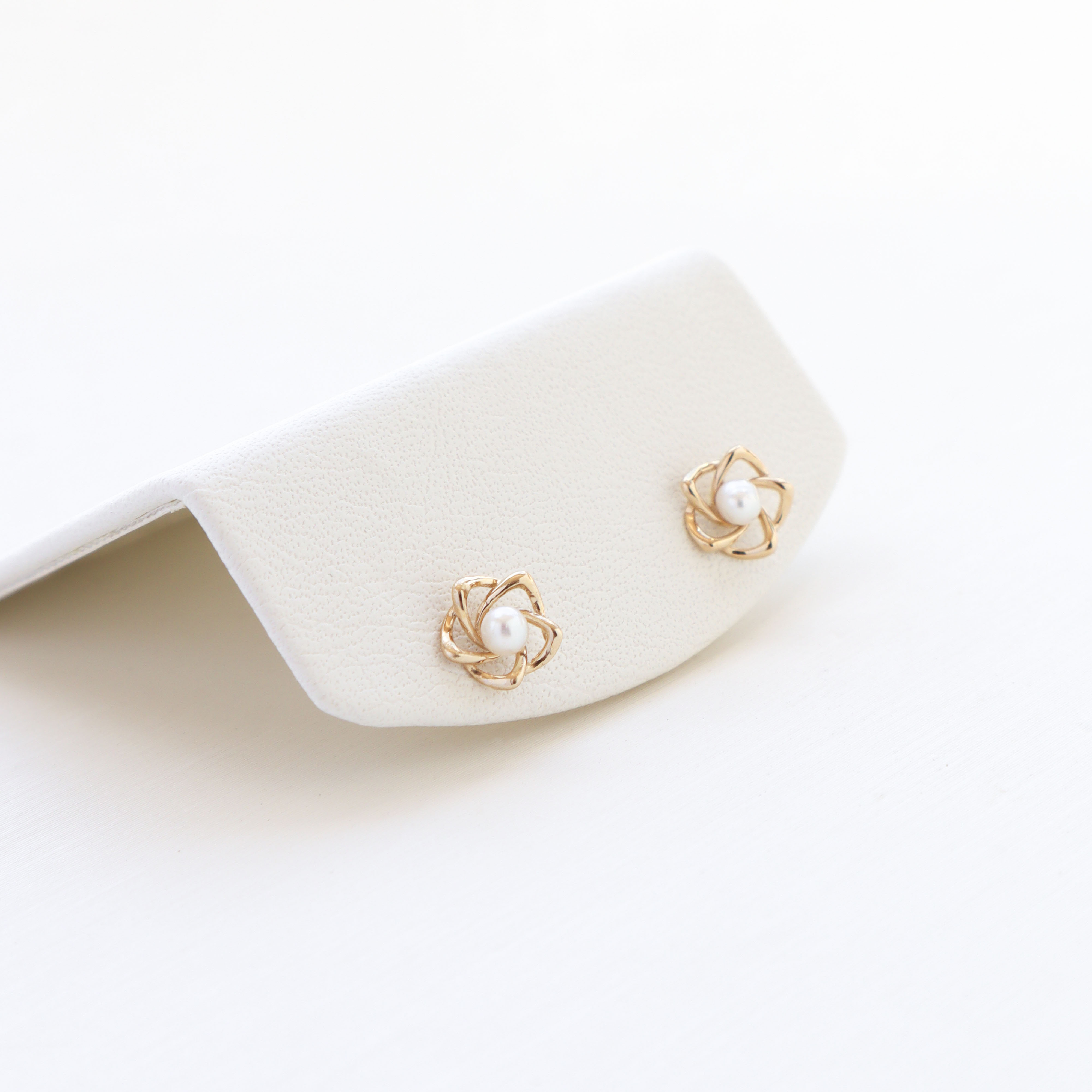 10K/線條小花珍珠耳環