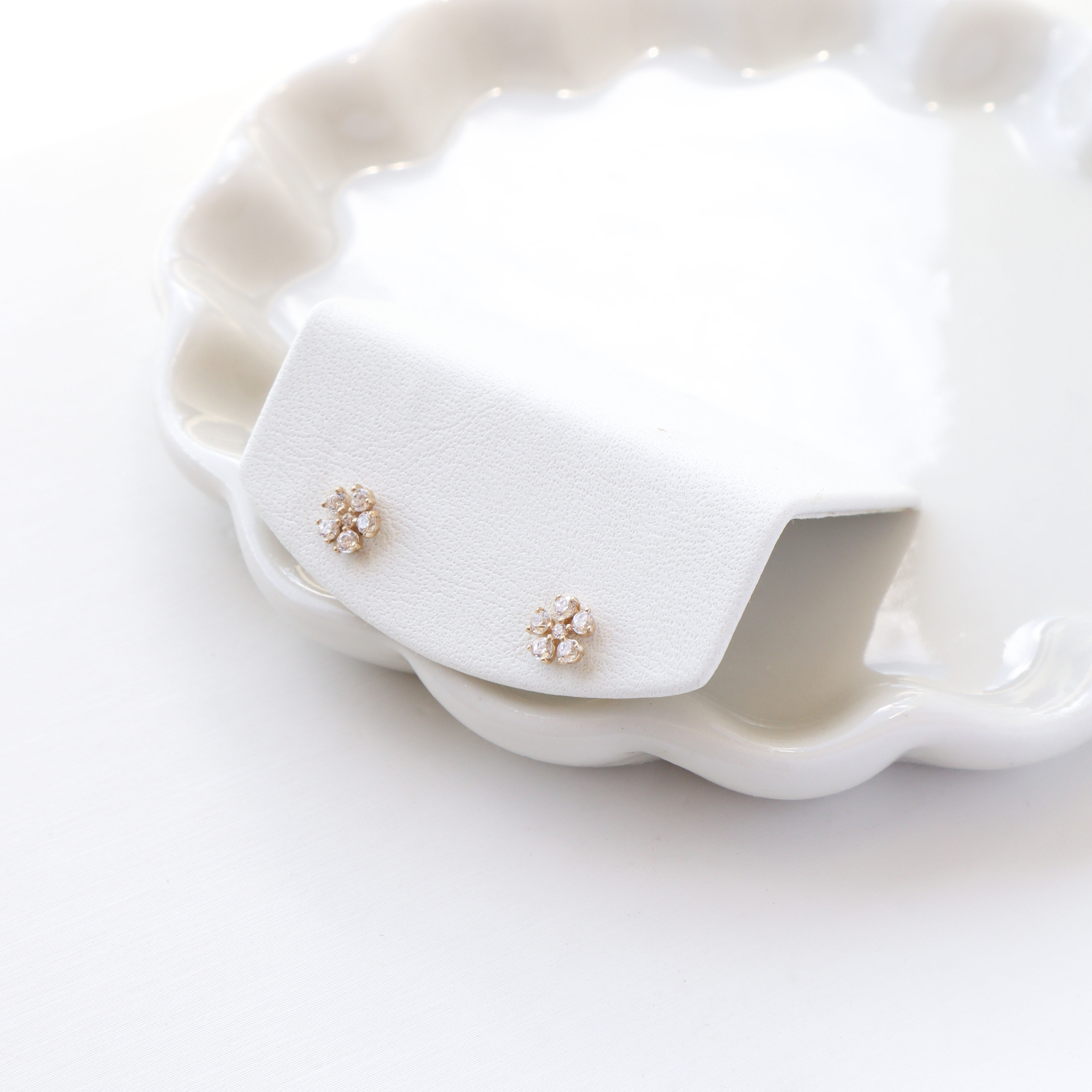 10K/純潔白花耳環