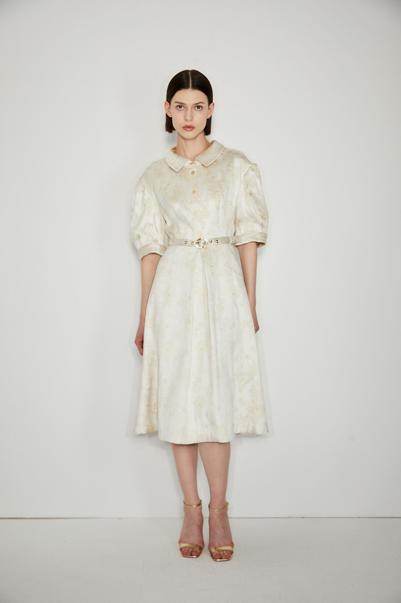 BC15028E1 東方玫瑰緞面緹花公主泡袖短洋 (附腰帶)