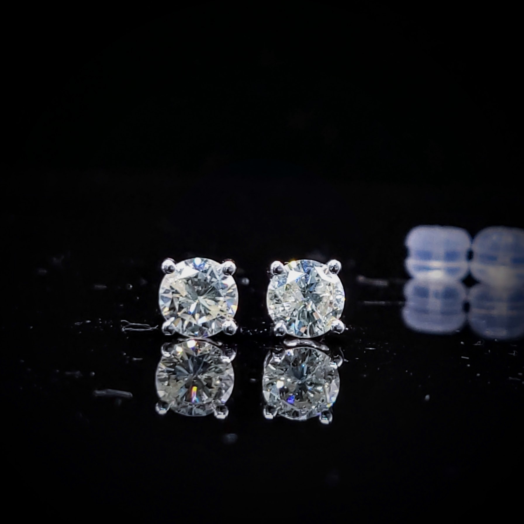 18K White Gold 0.97ct Diamond Earrings