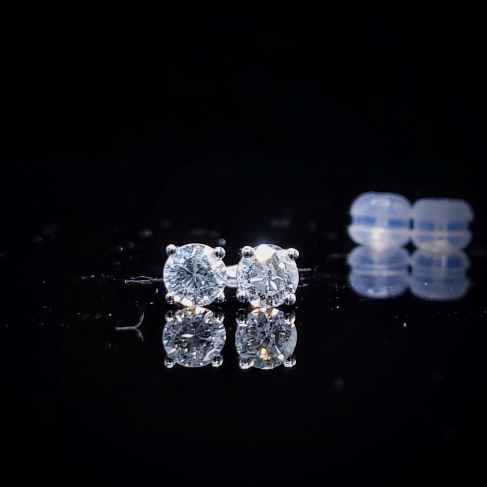 18K White Gold 0.62ct Diamond Earrings