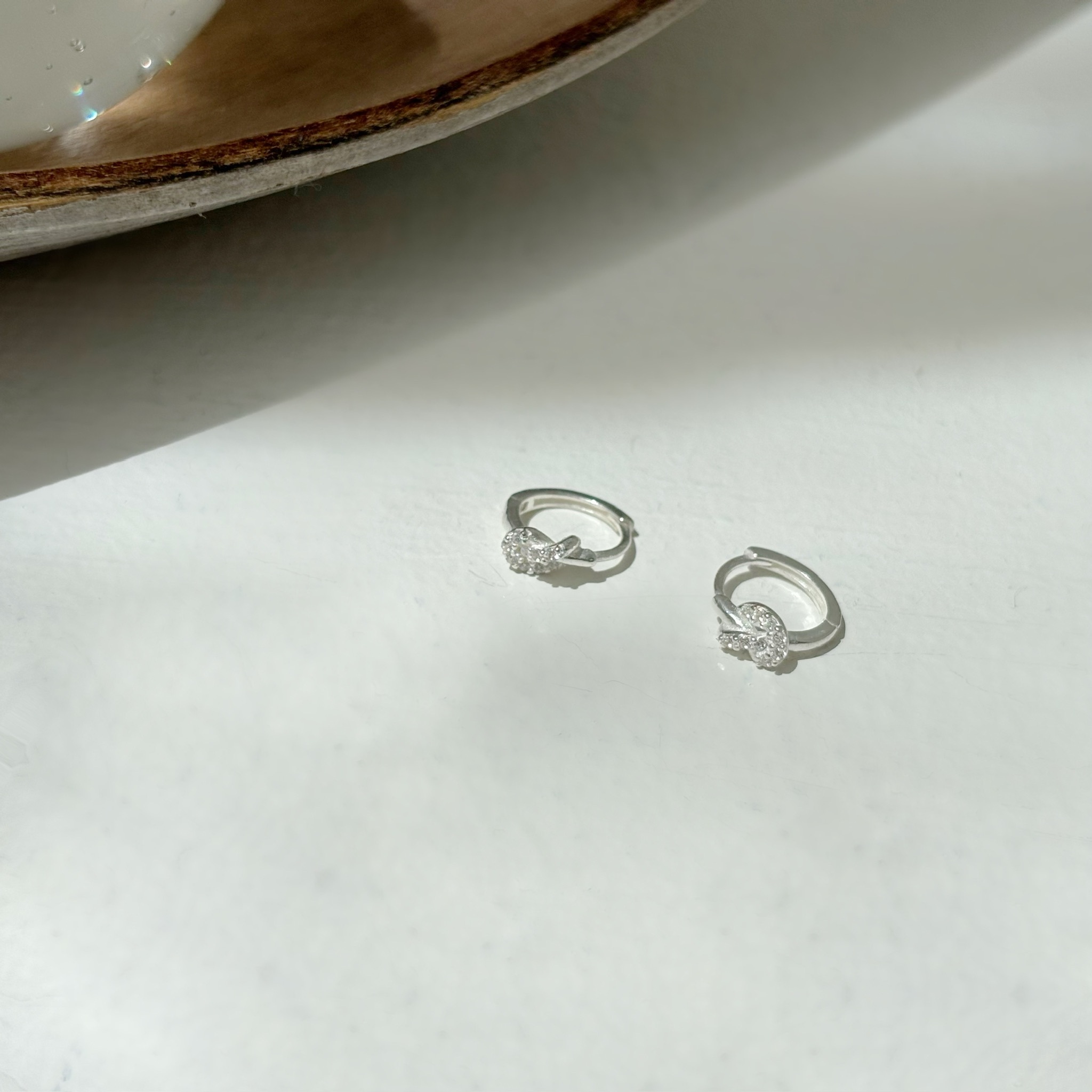 麵包節鋯石耳圈