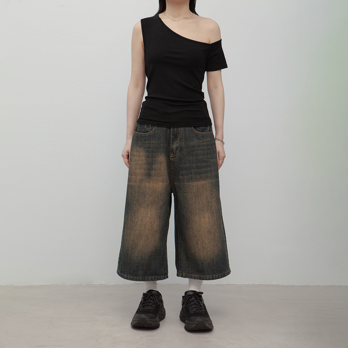 斜肩開背短袖上衣(in stock)