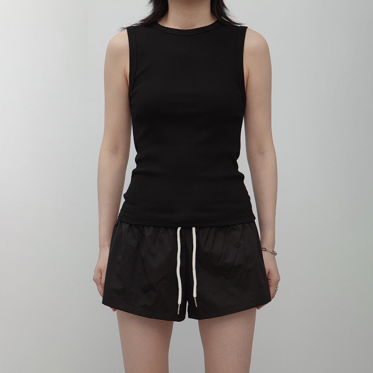 輕薄速乾抽繩短褲