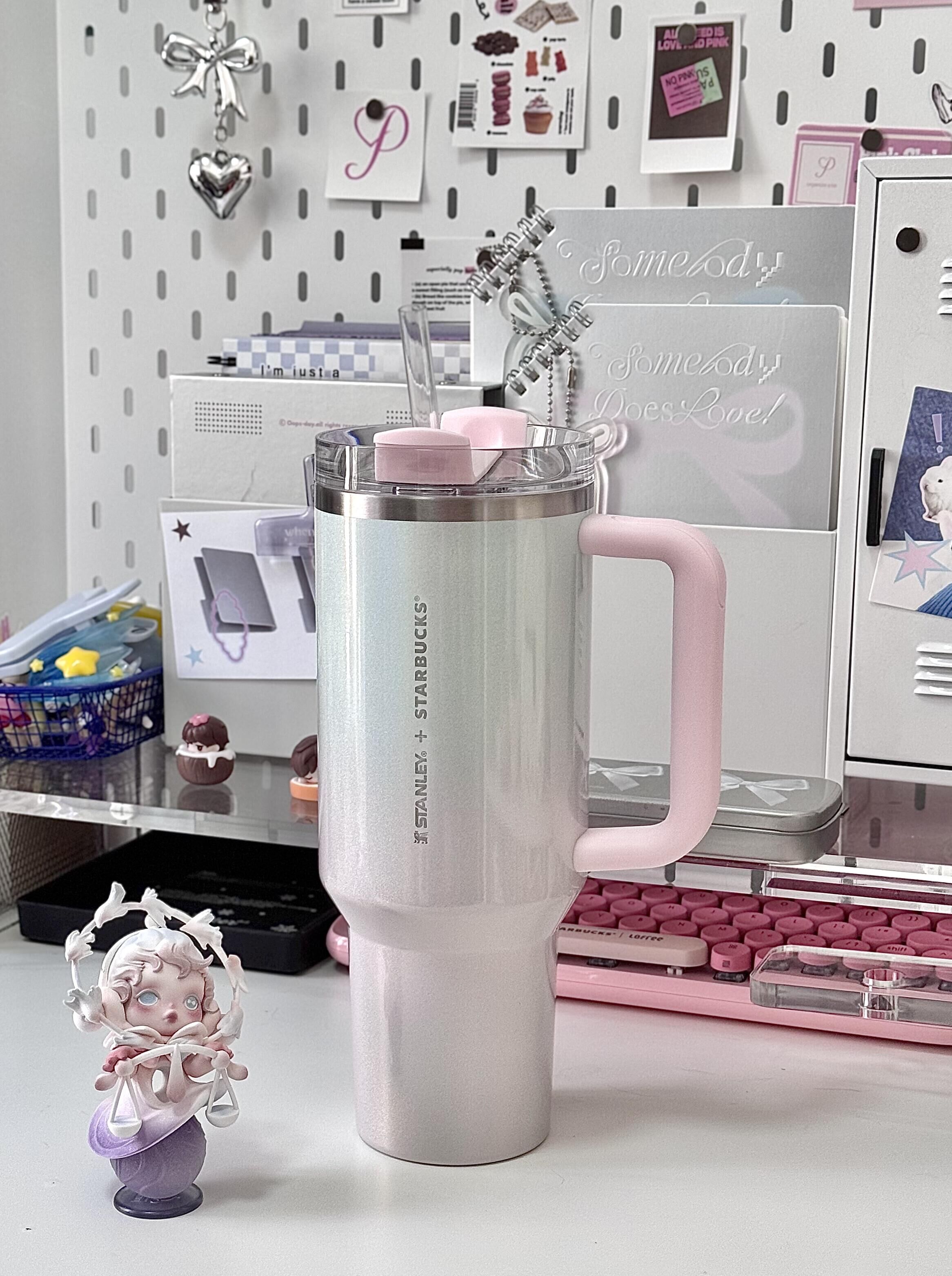 最後現貨!! Stanley x Starbucks 星巴克 七夕限定 大容量吸管杯 珠光粉 粉白 漸變 炫彩 不銹鋼杯 1183ml/現貨
