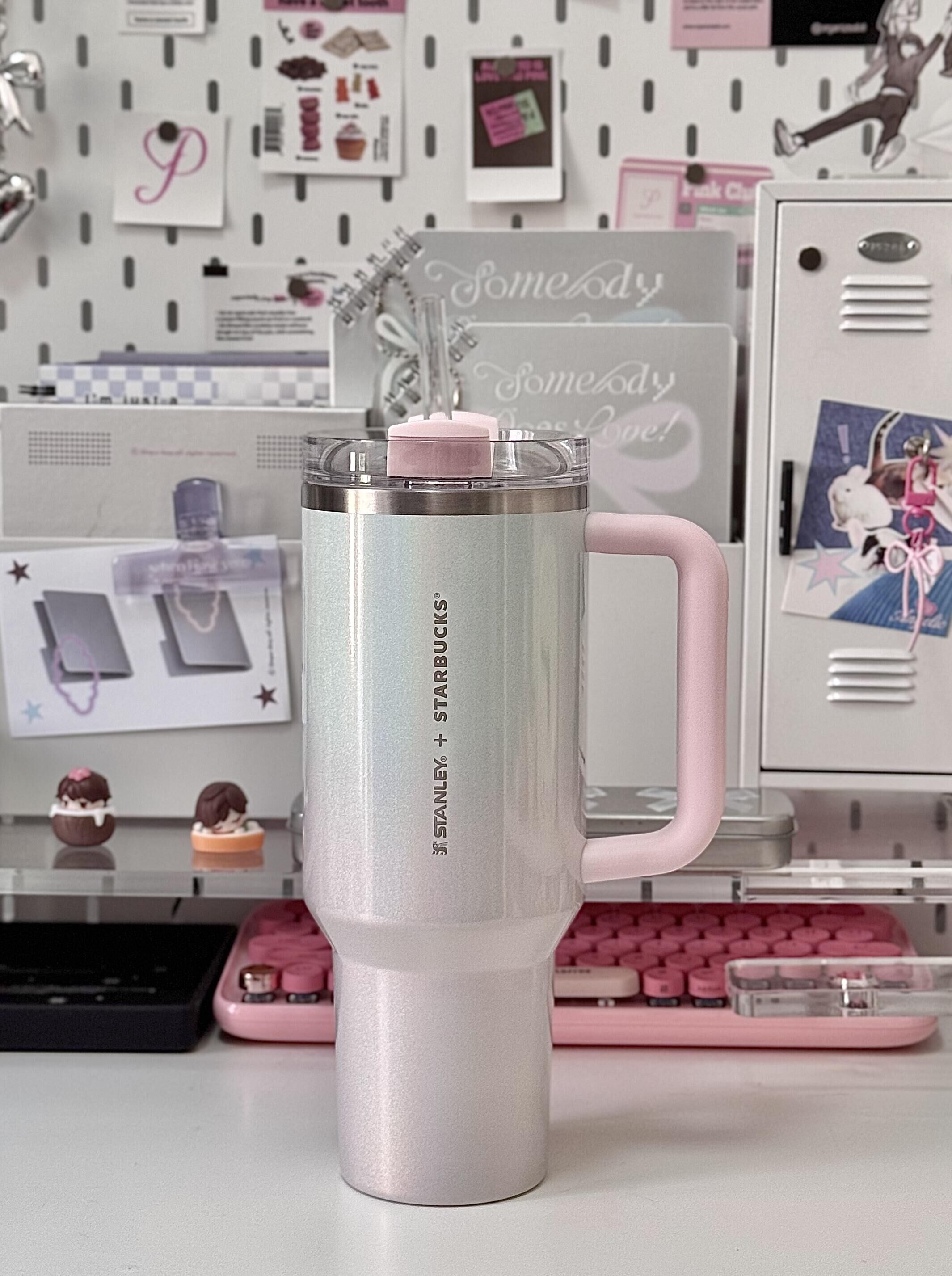 最後現貨!! Stanley x Starbucks 星巴克 七夕限定 大容量吸管杯 珠光粉 粉白 漸變 炫彩 不銹鋼杯 1183ml/現貨