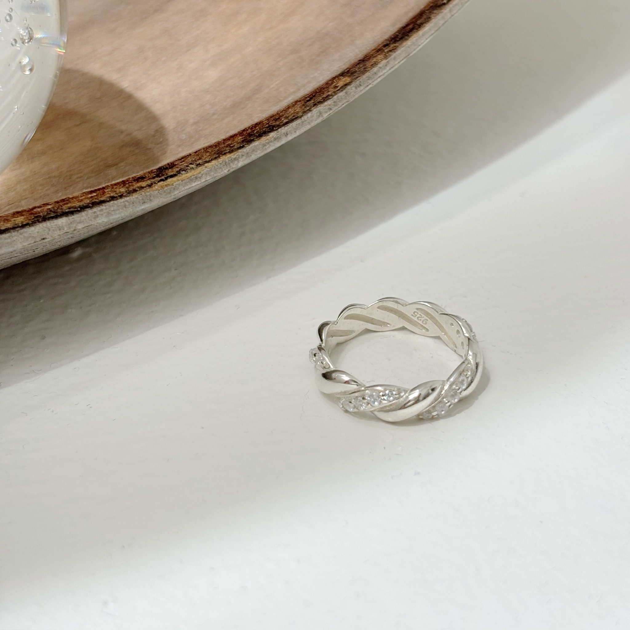 纏繞鋯石厚戒指