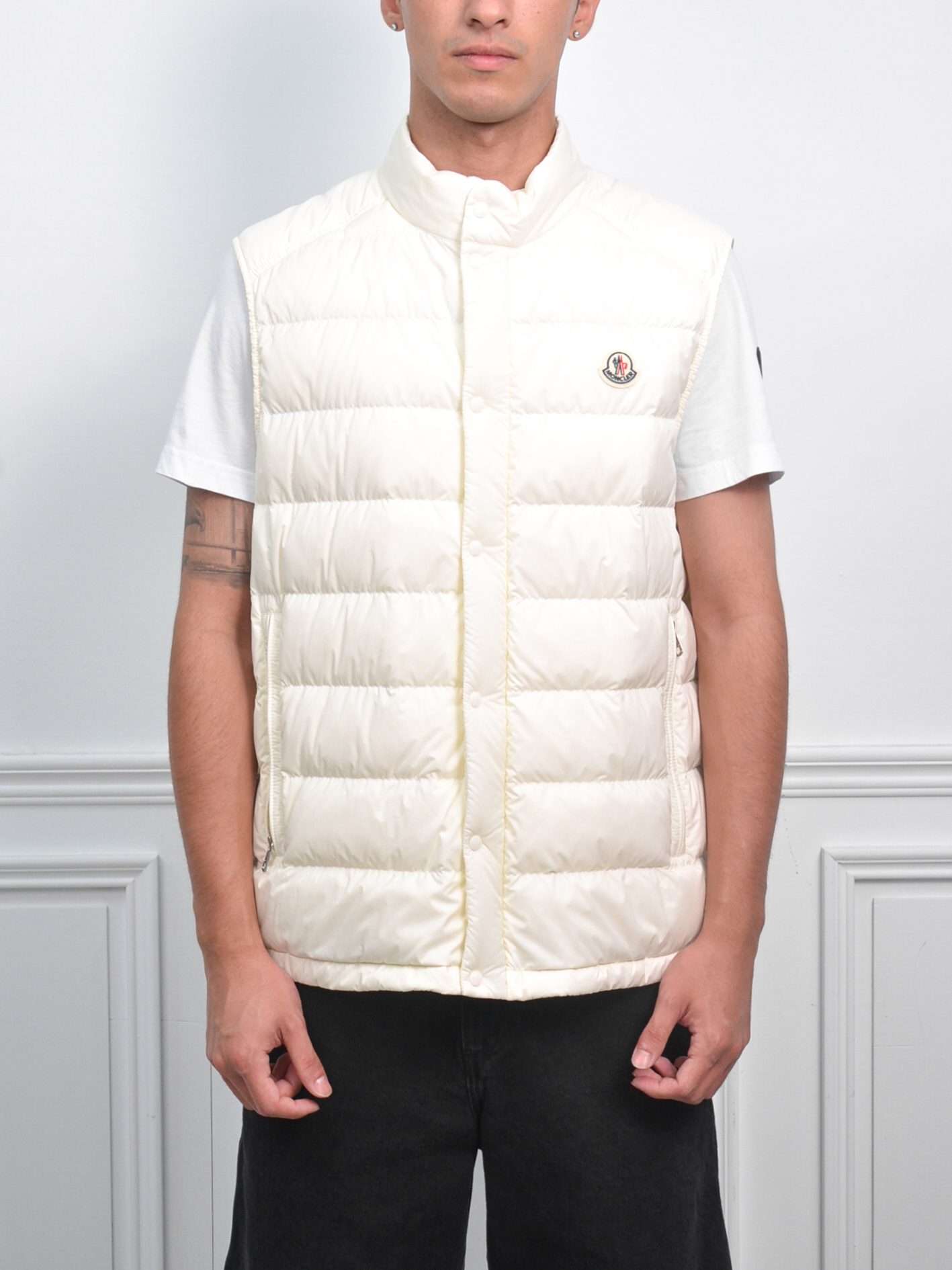 Moncler White Barthe Down Gilet Vest for Men 羽絨背心(白)【K10911A00022597YD034】
