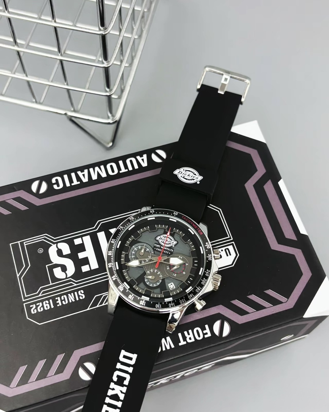 Dickies 銀河系列 石英機芯 多功能三眼帶日曆 夜光 黑武士 手錶