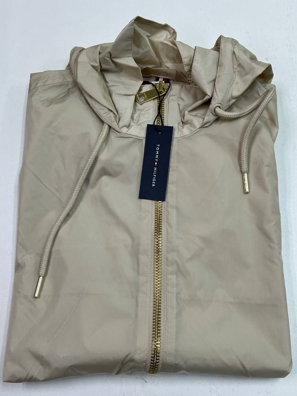[S] TOMMY HILFIGER BEIGE WATER-REPELLENT HOODED WINDBREAKER, 76J5504-101 (STH1451)