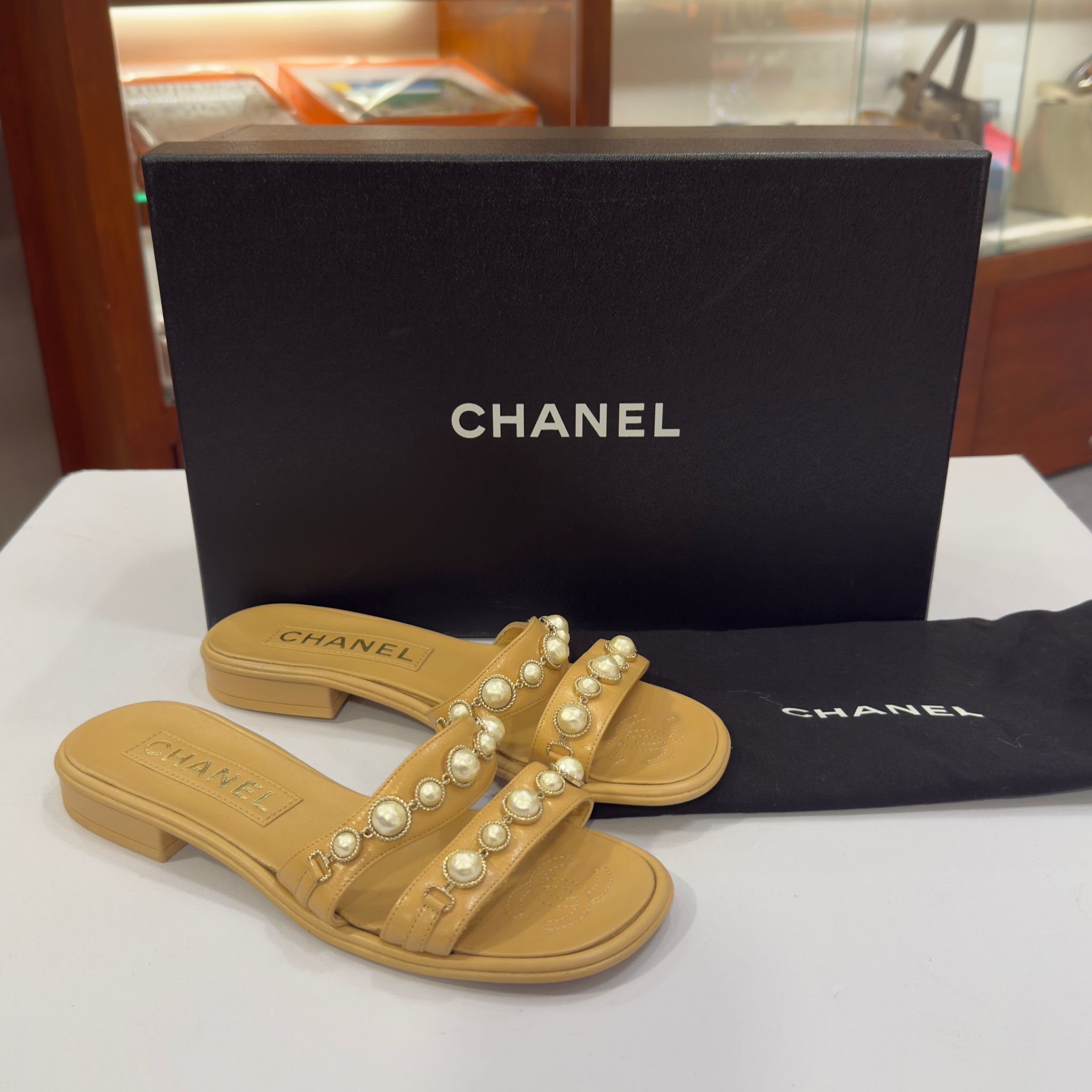 全新CHANEL 平底拖鞋 37碼 杏色珍珠 #BRAND NEW #香榭站正品