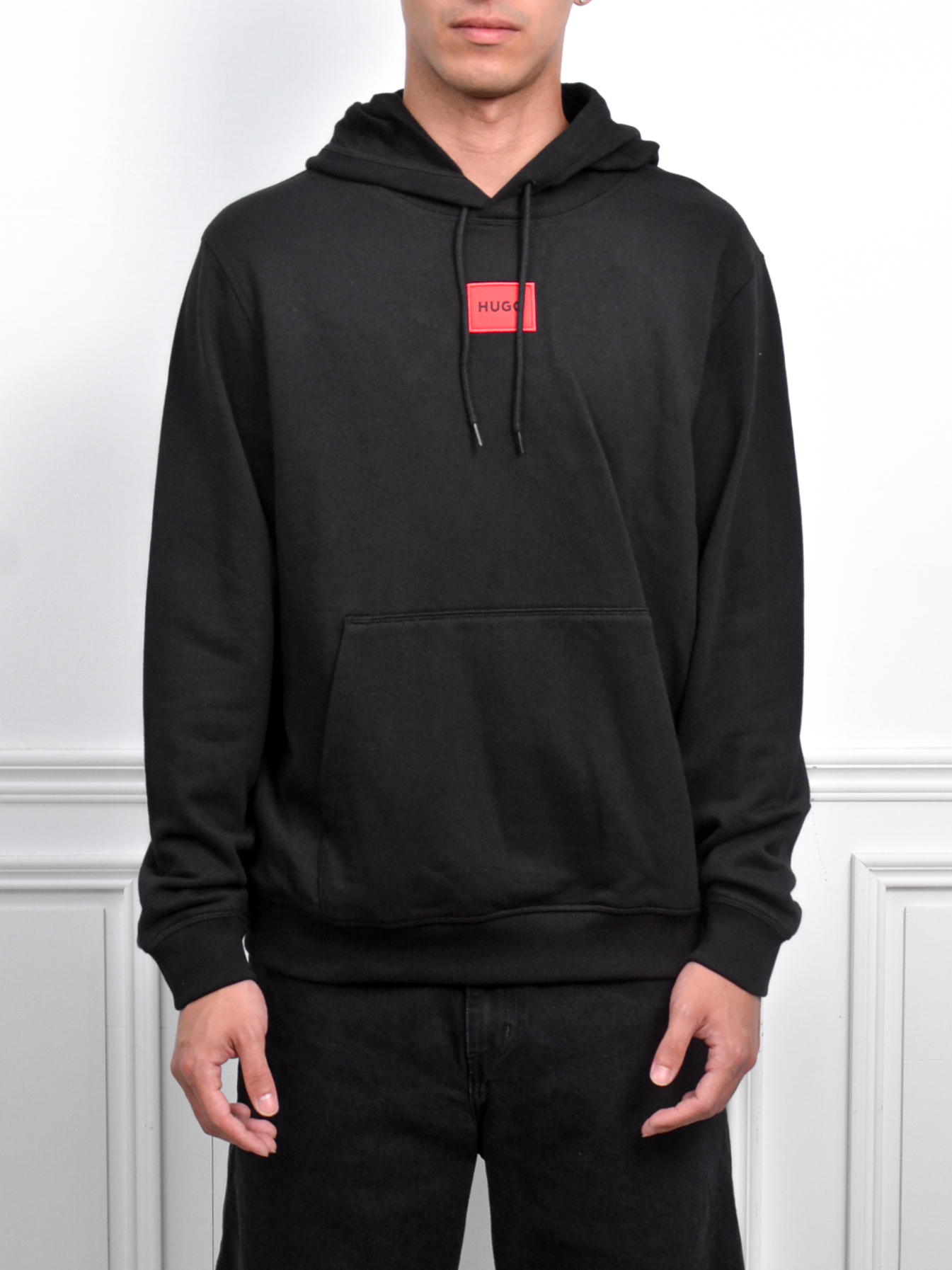 HUGO Cotton-terry hoodie with red logo label 紅格刺繡帽T 黑/白【50458700】